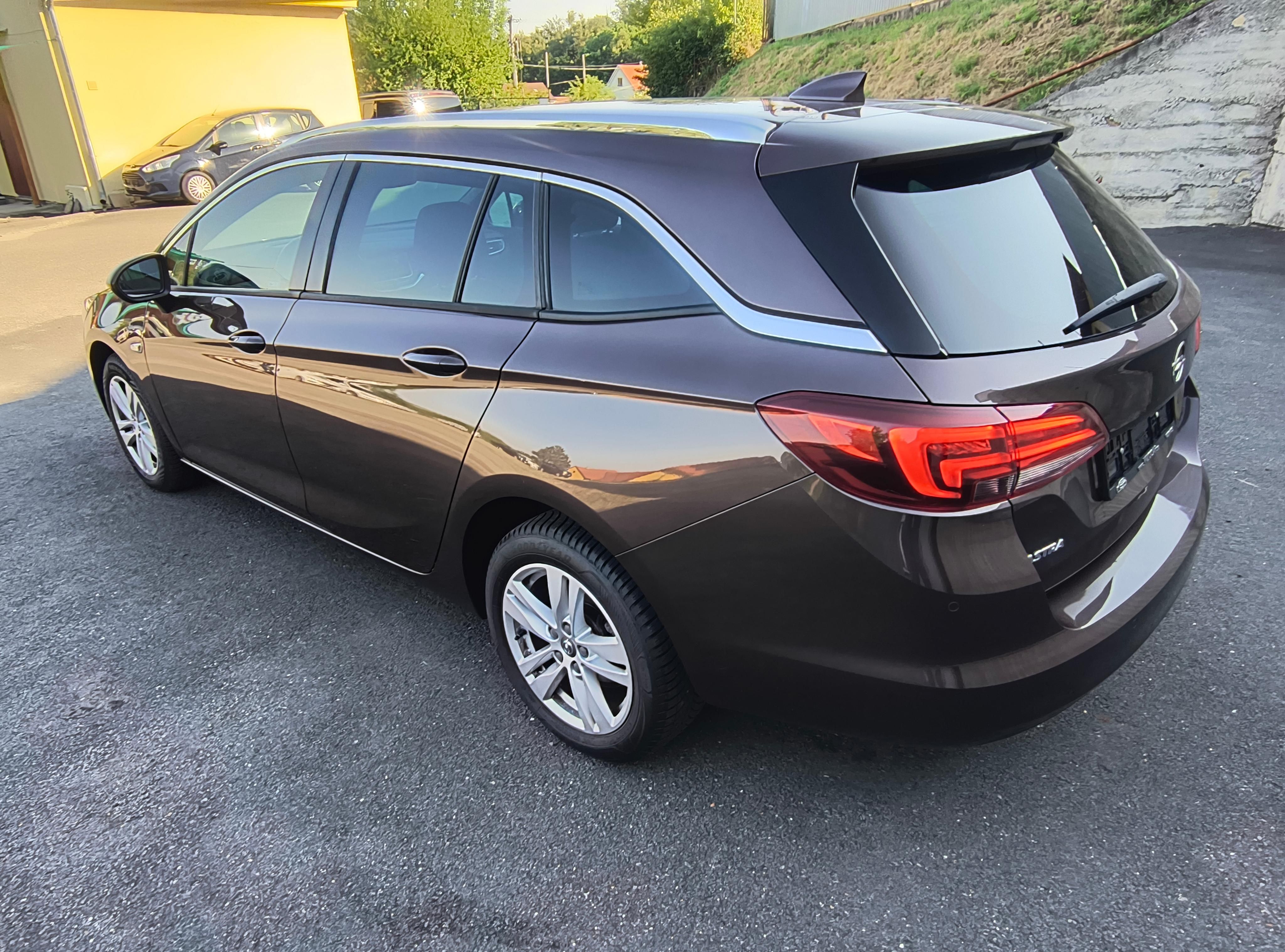 Opel Astra, 1.6 CDTI 81KW/NAVI/4XVYHŘ.SEDA - fotka 4