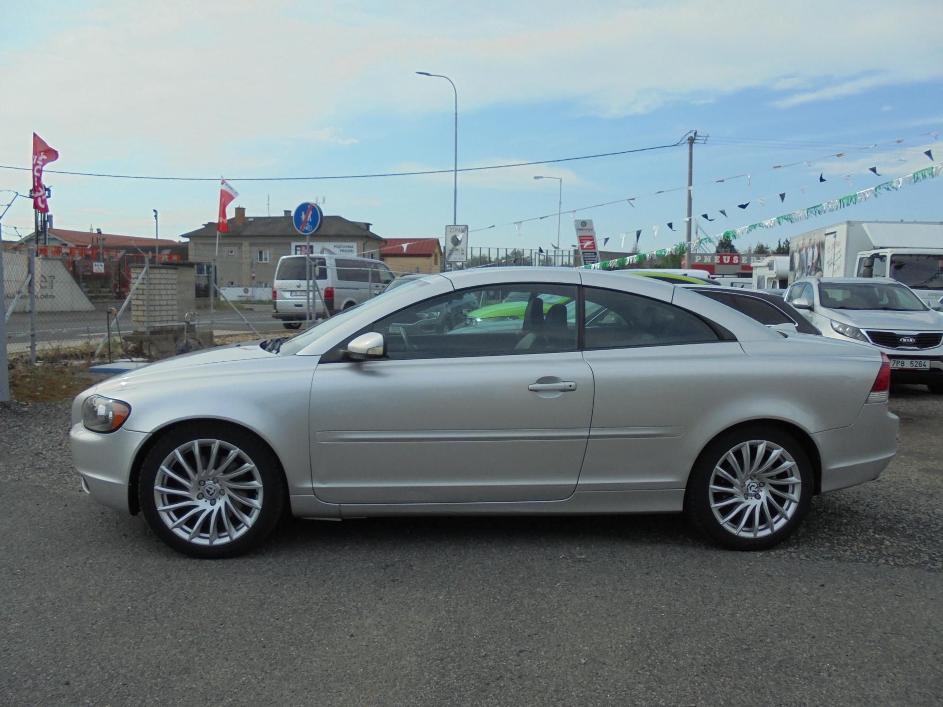 Volvo C70, 2.4 D5 - AUTOMAT - NAVI - KŮŽE - fotka 4