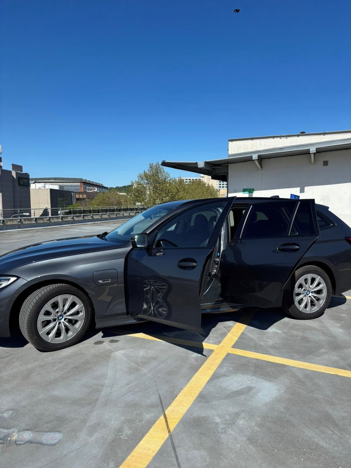 BMW Řada 3, 330e hybrid, G21Tourning - fotka 5