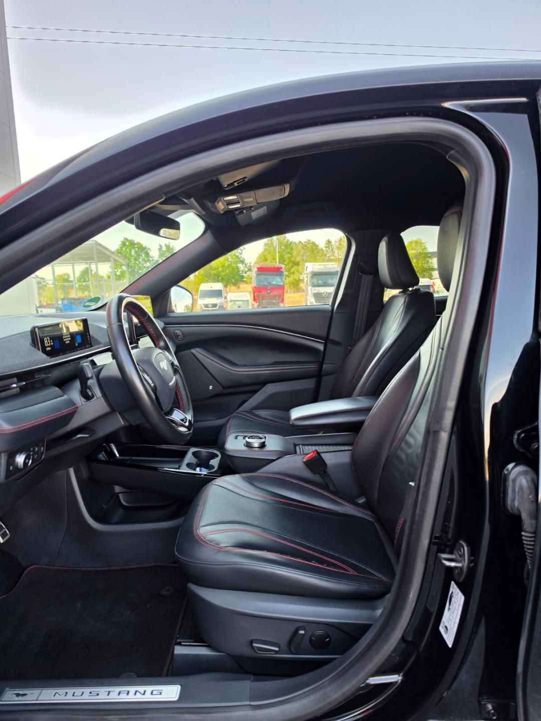Ford Mustang Mach-E, AWD 75kWh 198kW 1.Maj DPH - fotka 6