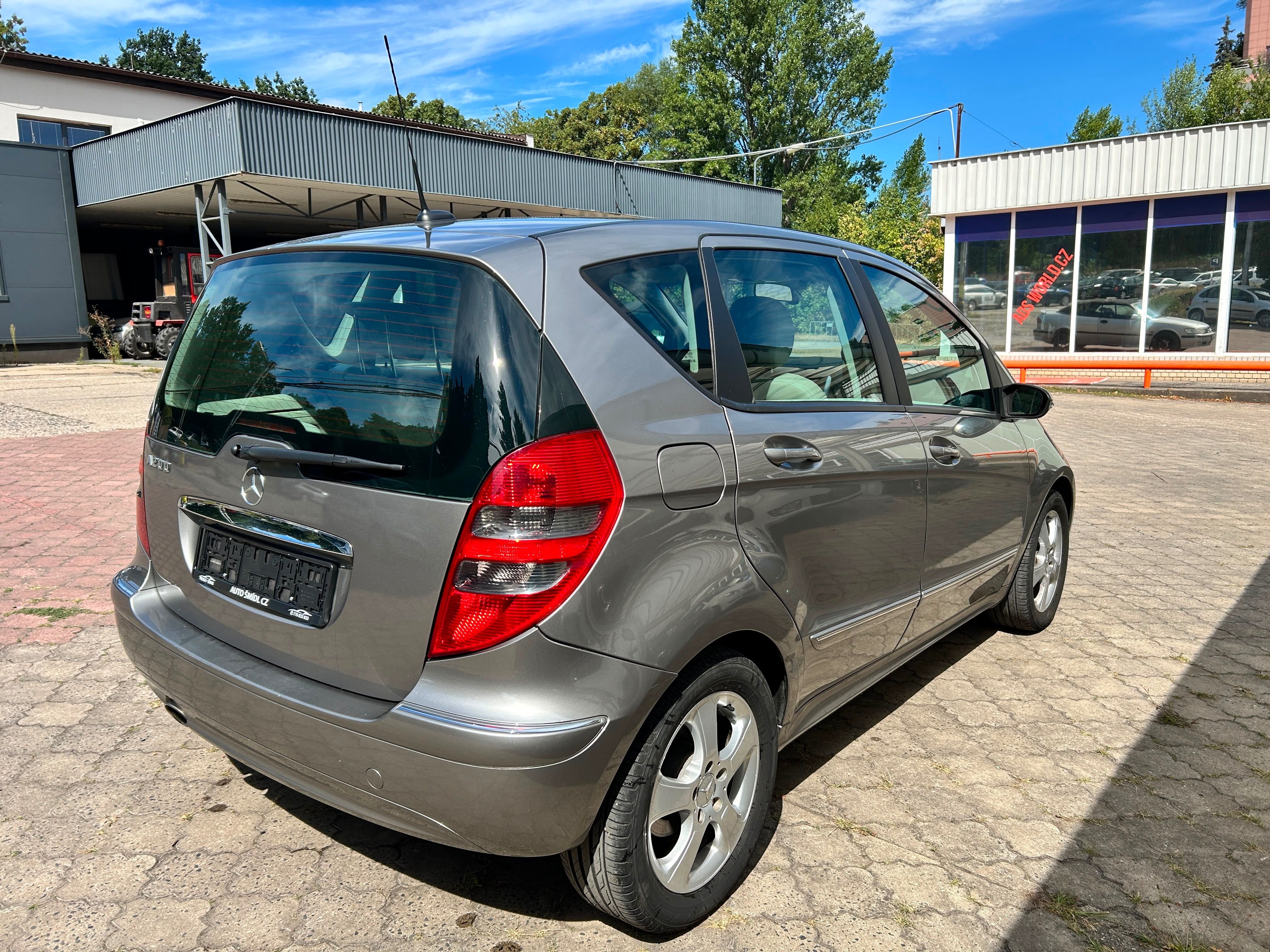 Mercedes-Benz Třídy A, A 200 - automat - fotka 4