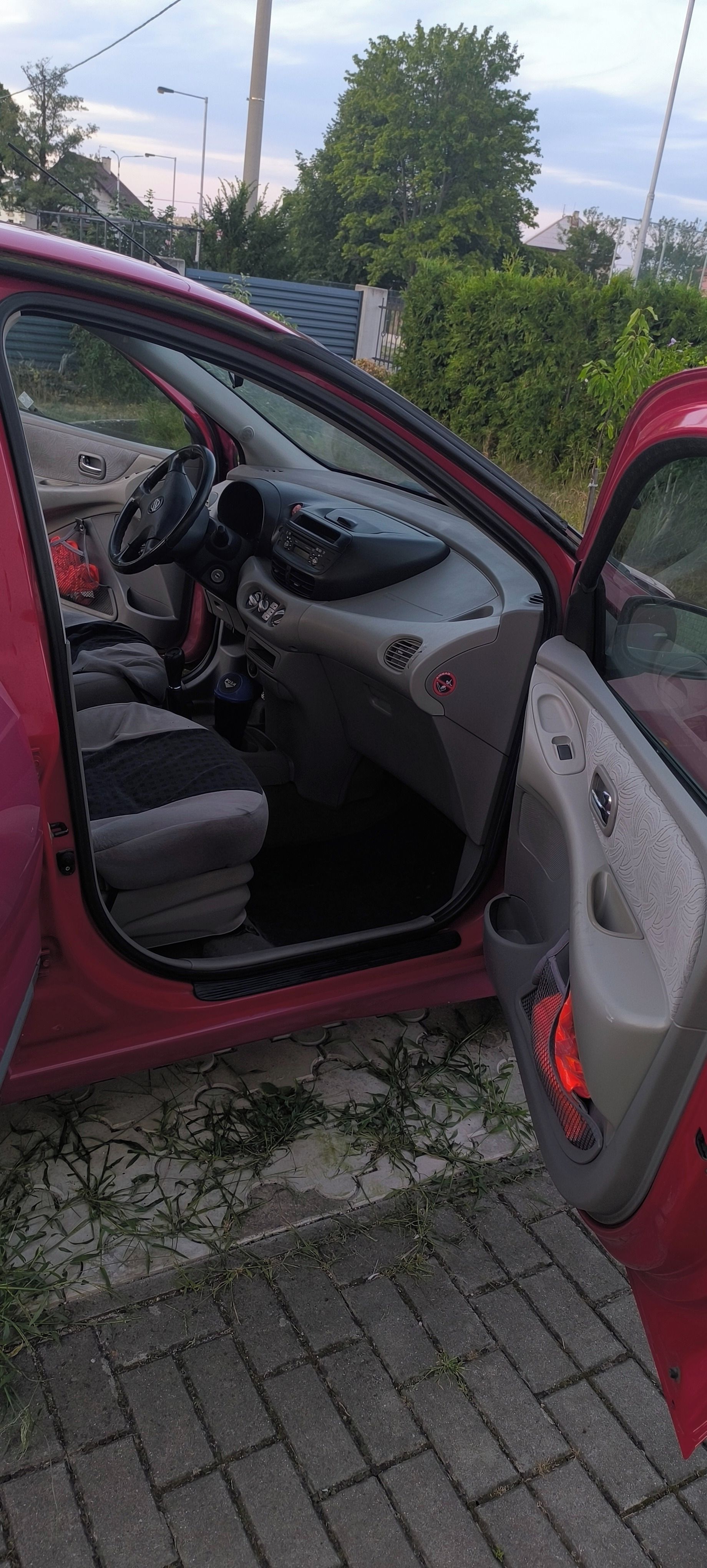 Nissan Almera Tino, 1,8 benzín tažné - fotka 6