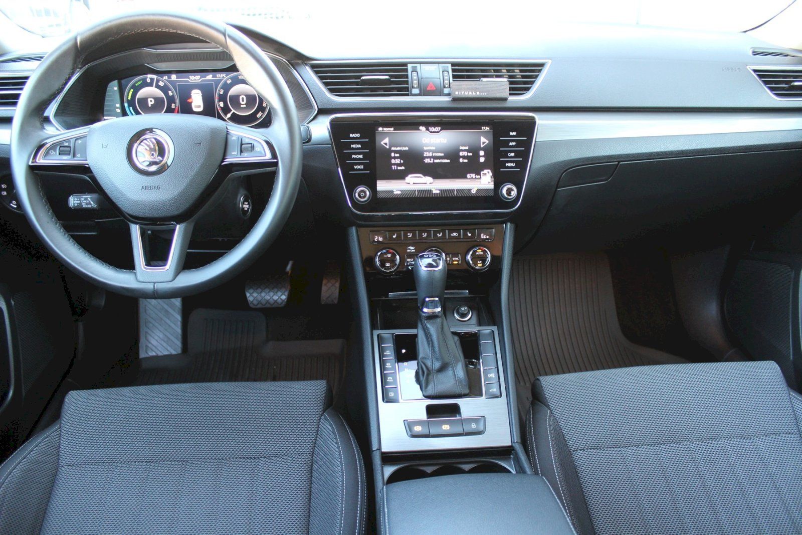 Škoda Superb, 1.4 TSI iV/160kW Style Extra - fotka 5