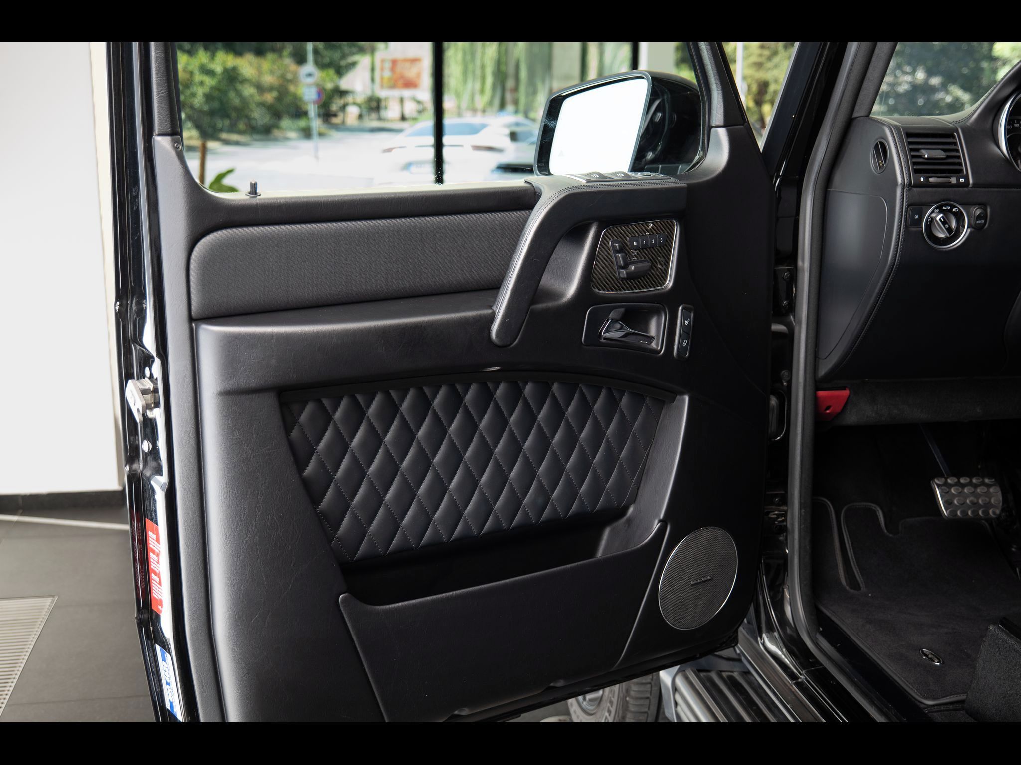 Mercedes-Benz Třídy G, (463) BRABUS HarmanKardon/TV - fotka 6