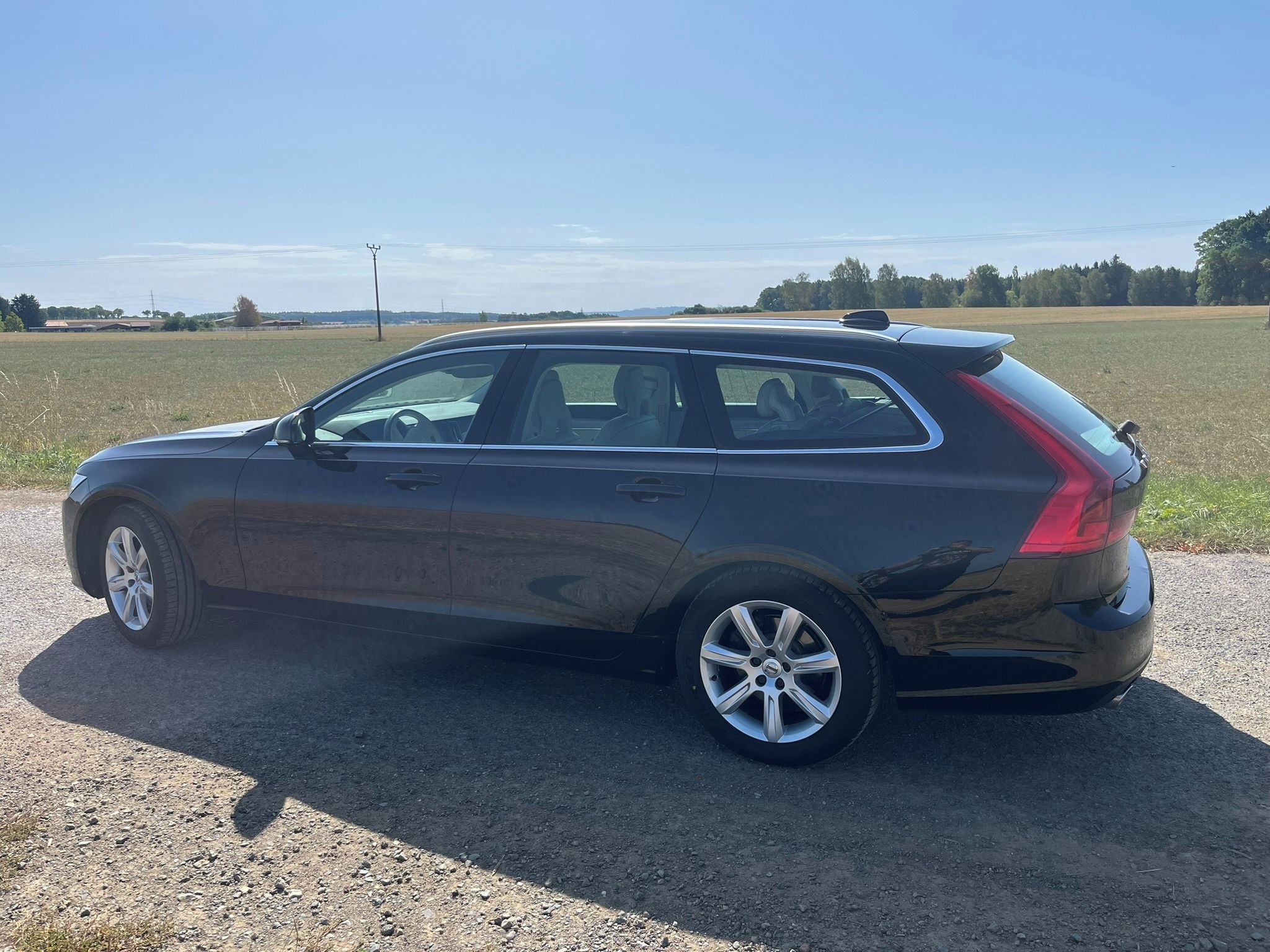 Volvo V90, D4 140 kW Momentum, AUT, Tažné - fotka 5