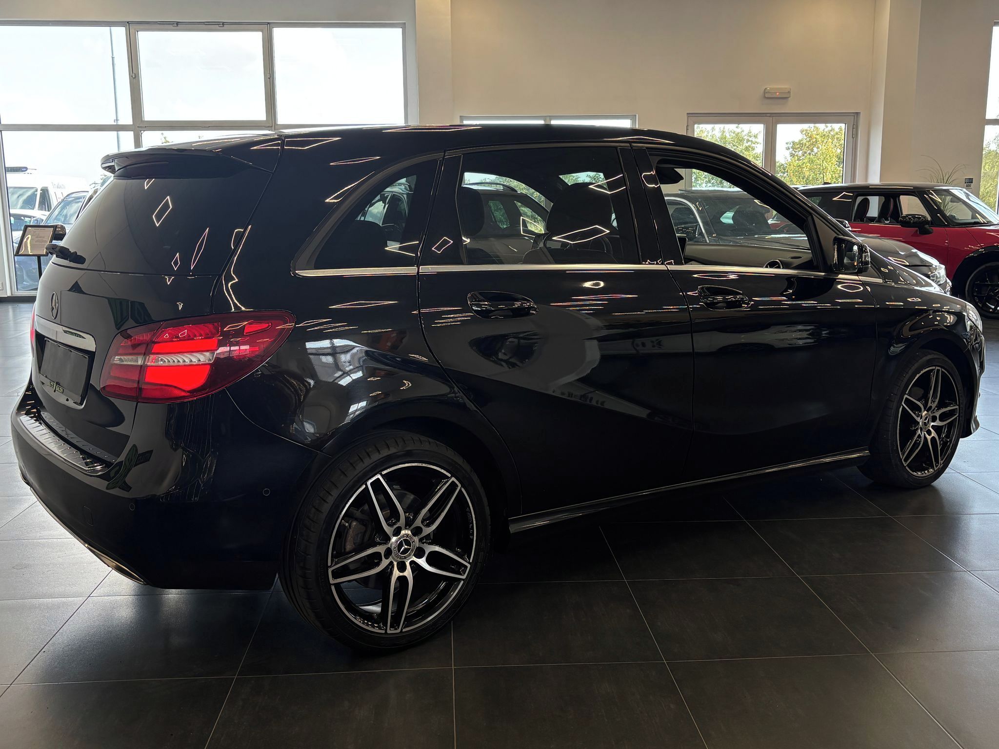Mercedes-Benz Třídy B, 220d, 4MATIC Automat, LED, Nav - fotka 5