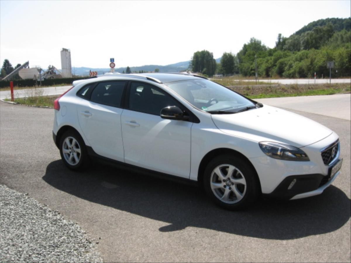 Volvo V40, 2,0   D Cross Country - fotka 4