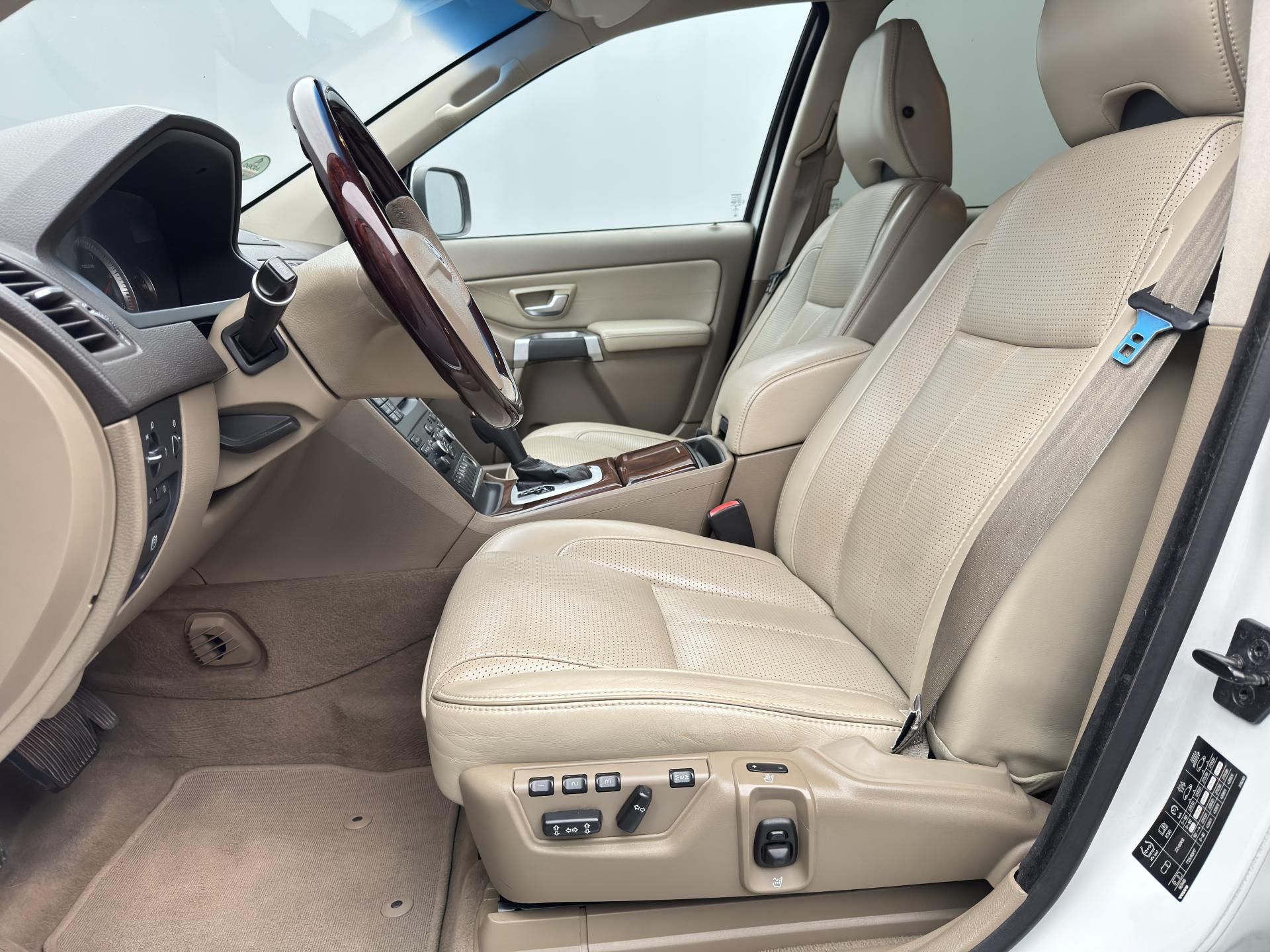 Volvo XC90, D5 AWD EXECUTIVE AUT CZ - fotka 4