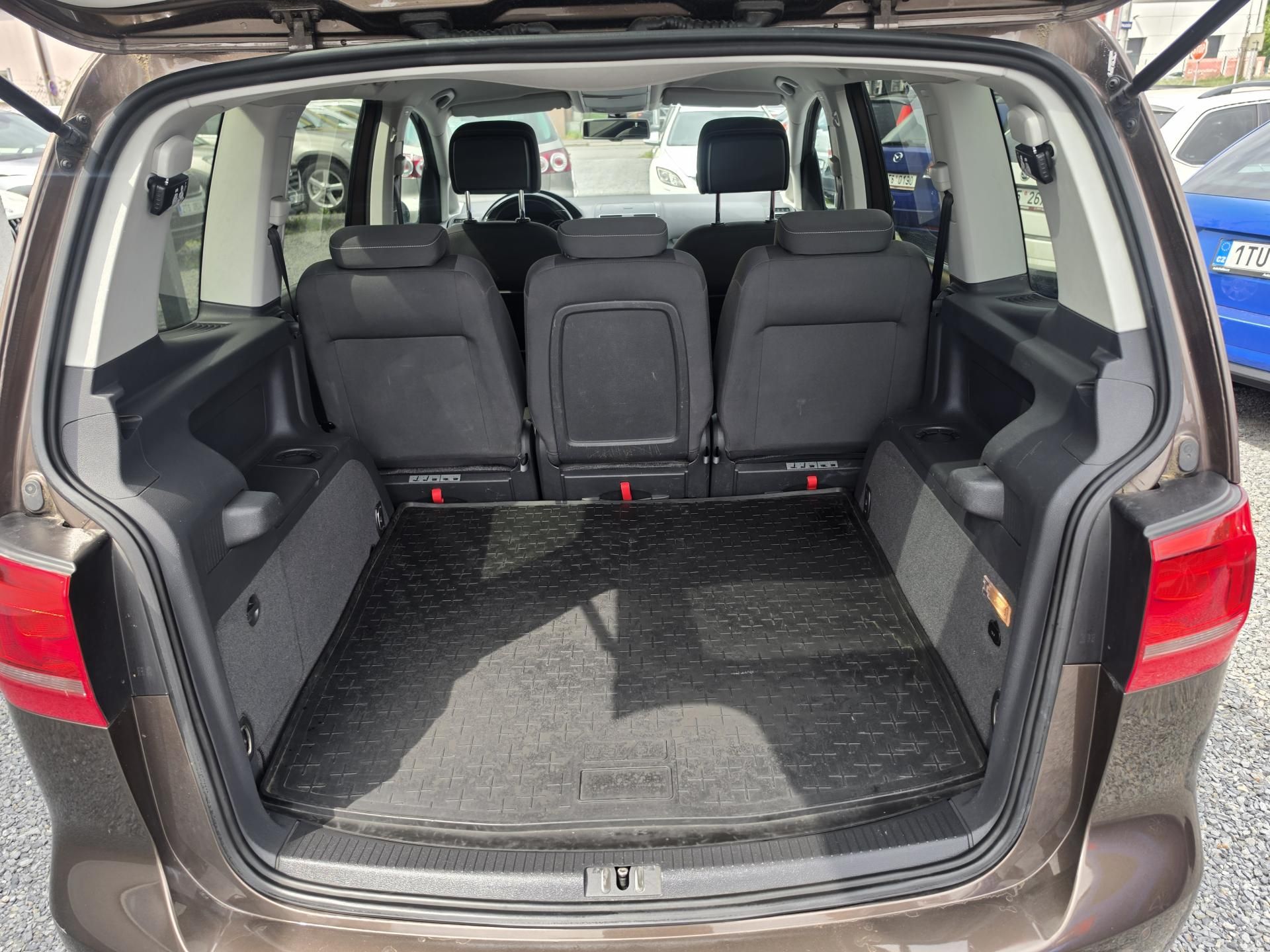 Volkswagen Touran, 1.2 TSI 7 Míst Match - fotka 5