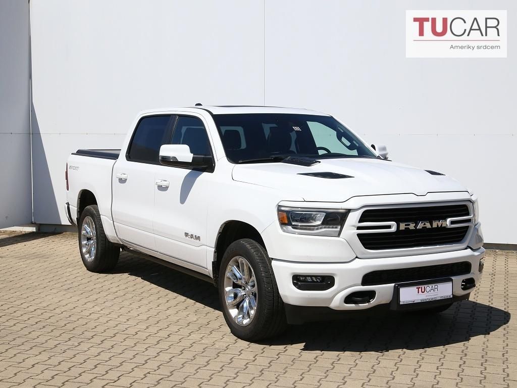 RAM 1500, Laramie 5.7 V8 HEMI - fotka 2