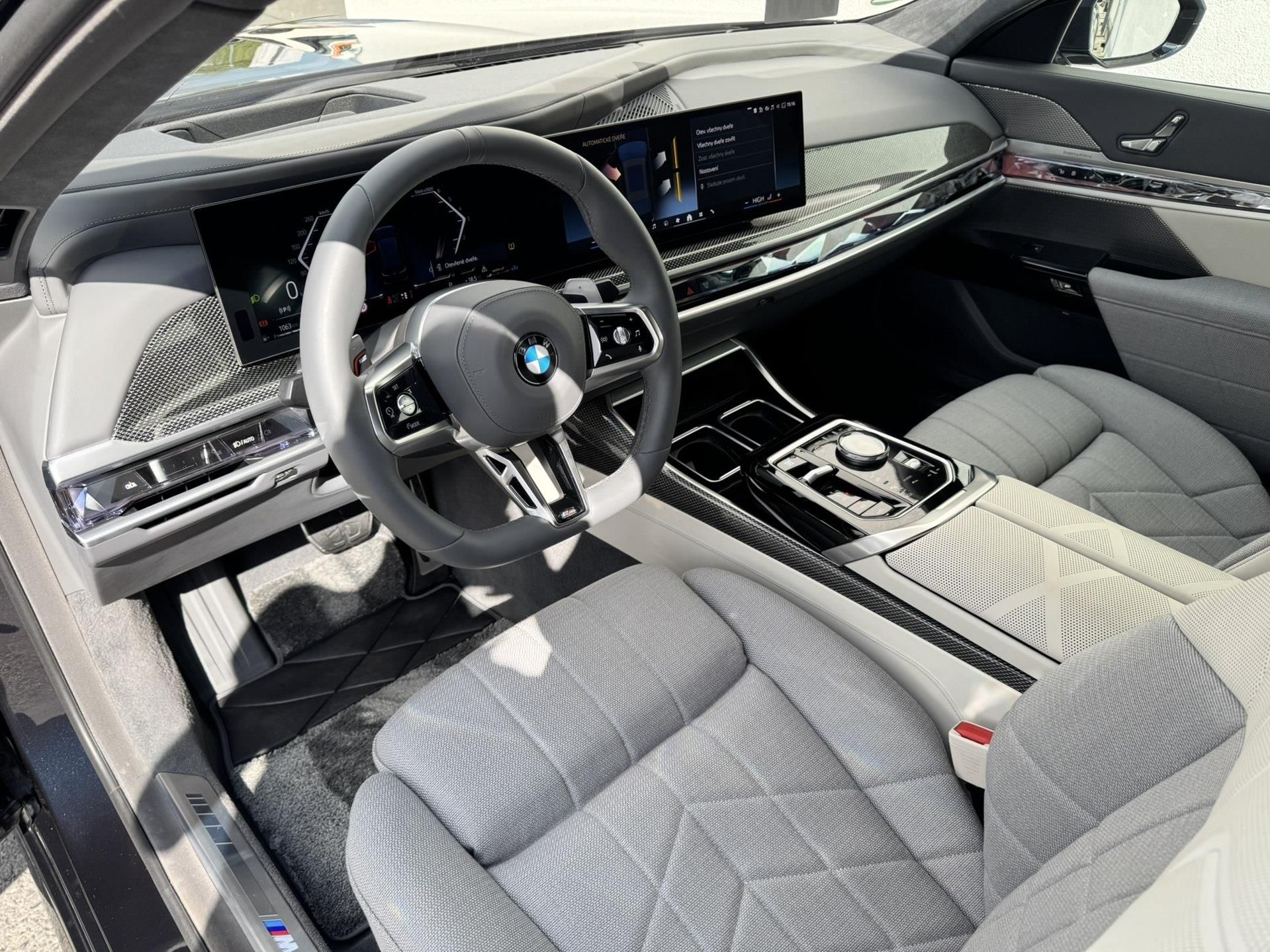 BMW Řada 7, 740d xDrive Executive Lounge - fotka 5