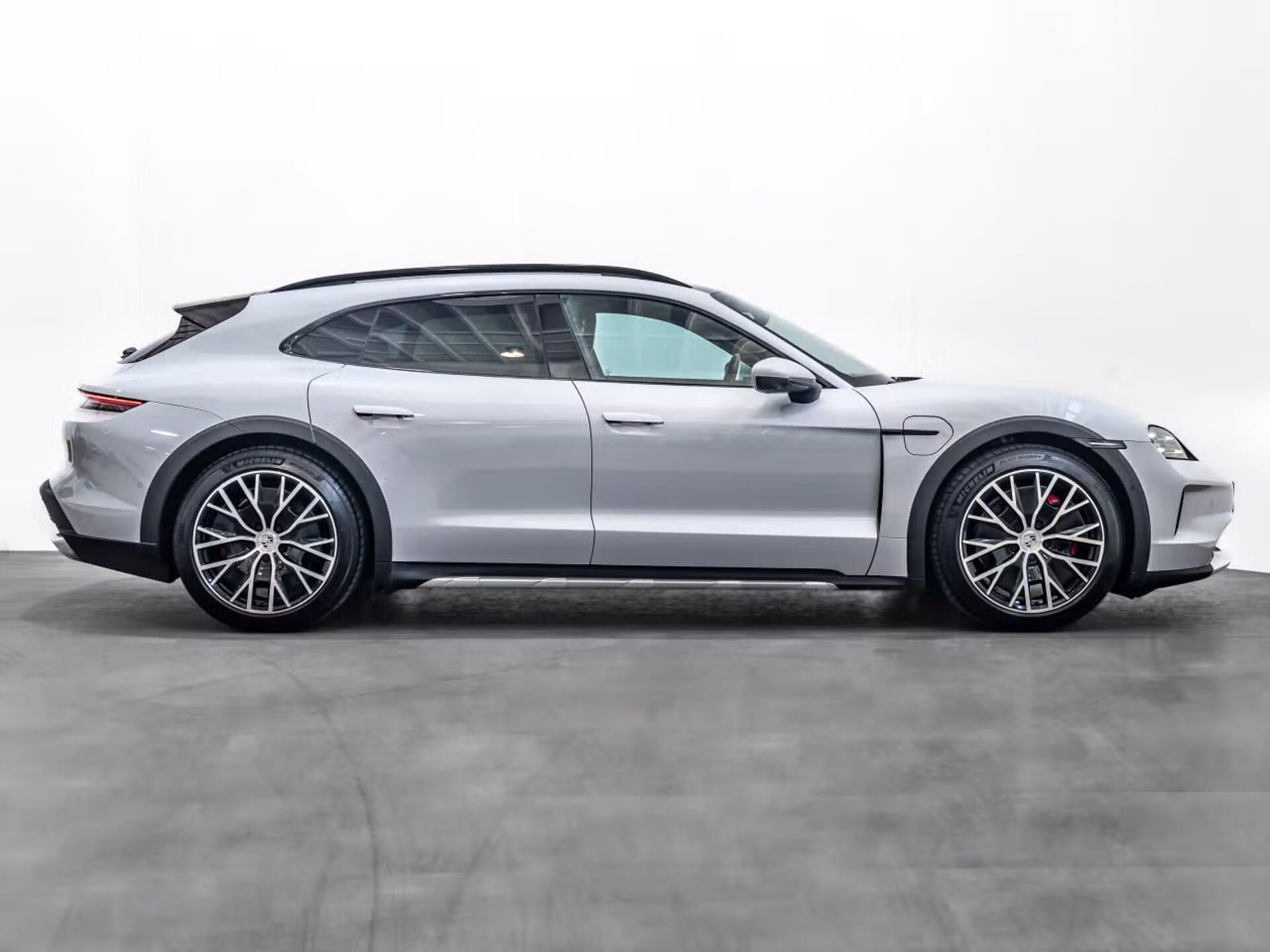 Porsche Taycan, 4S Cross Turismo Pano 360 Inno - fotka 4