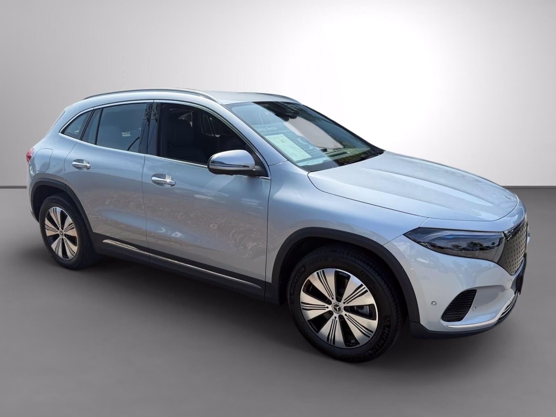 Mercedes-Benz EQA, 300 4M Progressive 360 Keyless - fotka 3