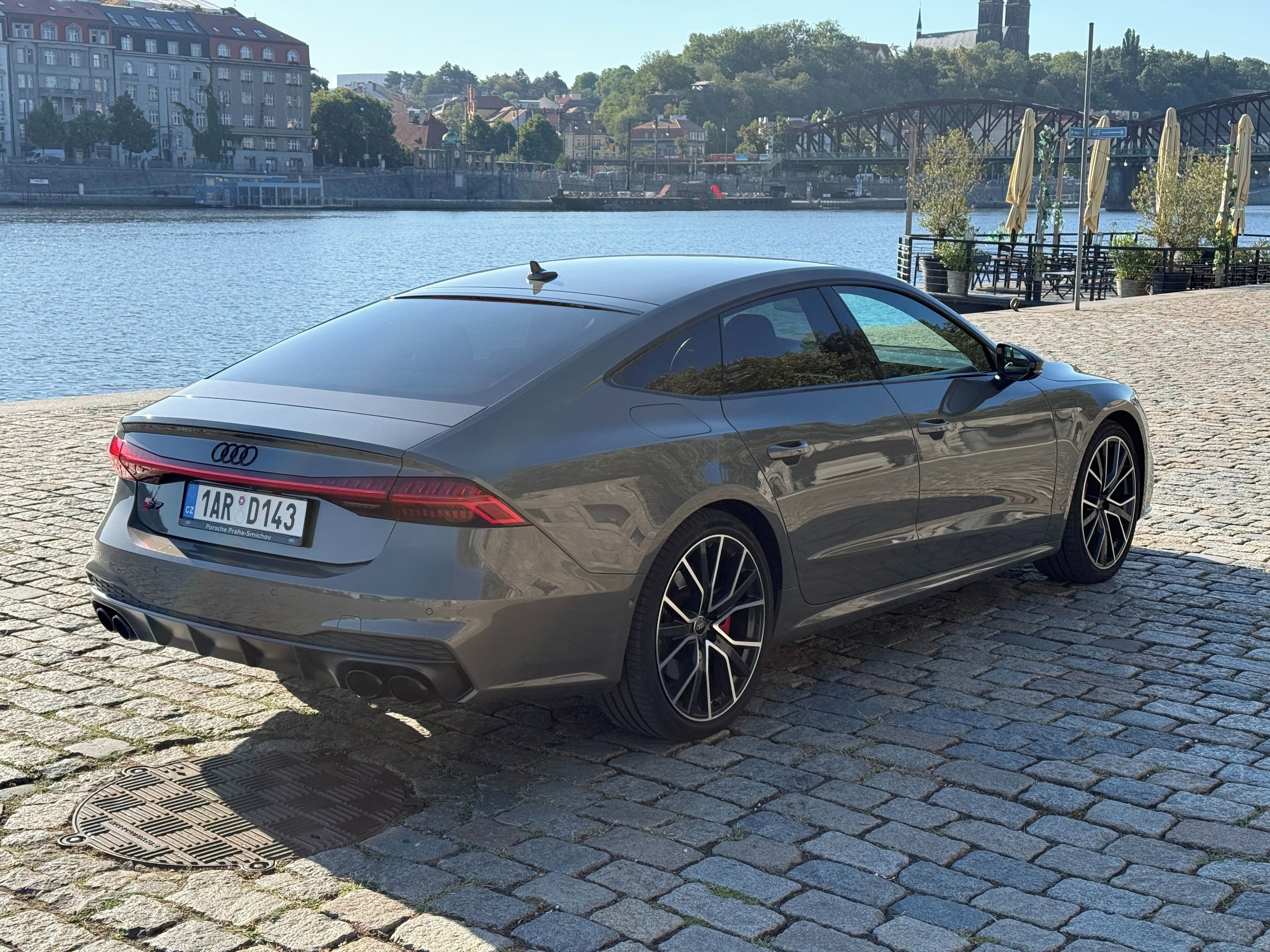 Audi S7, 49.000km, carbon, black optik - fotka 5