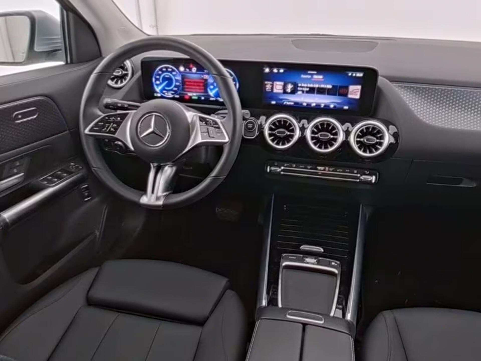 Mercedes-Benz EQA, 300 4M Progressive Advanced - fotka 5