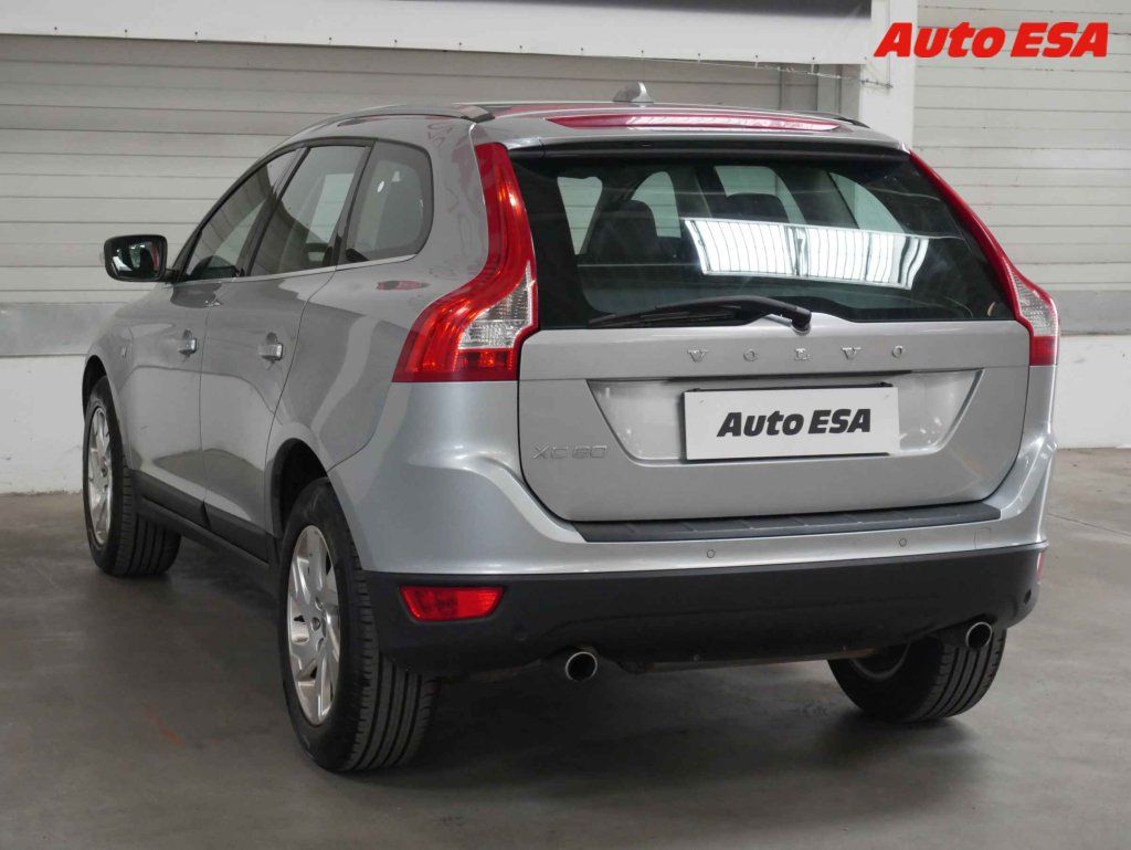 Volvo XC60, 2.4 D - fotka 4