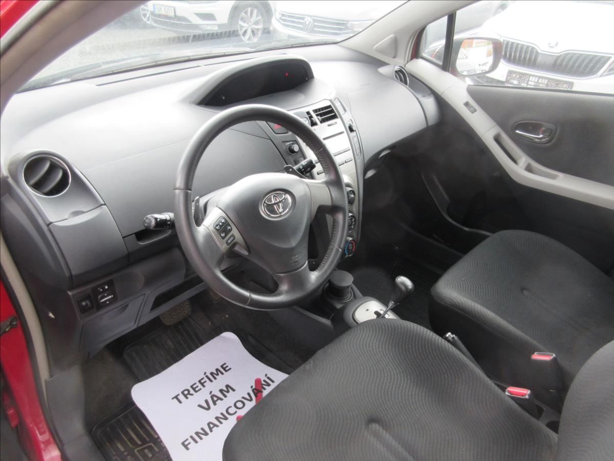 Toyota Yaris, 1,3 VVTi Automat - fotka 6