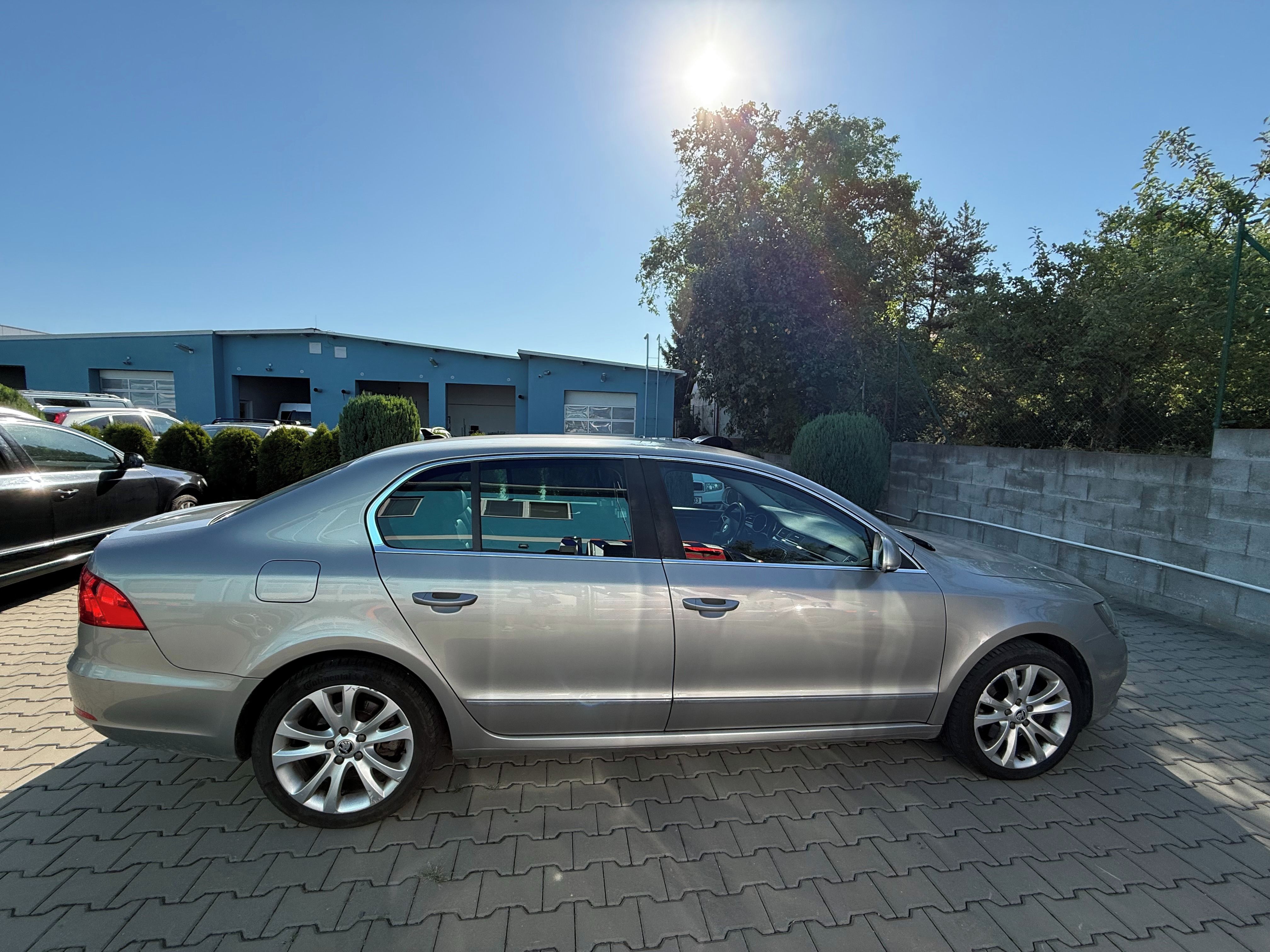 Škoda Superb, 2.0 TDi 125Kw DSG - fotka 2