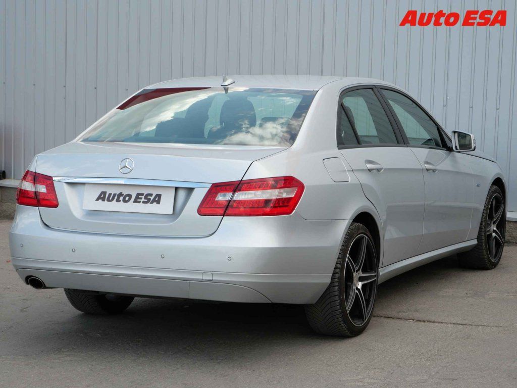 Mercedes-Benz Třídy E, 1.8 - fotka 4