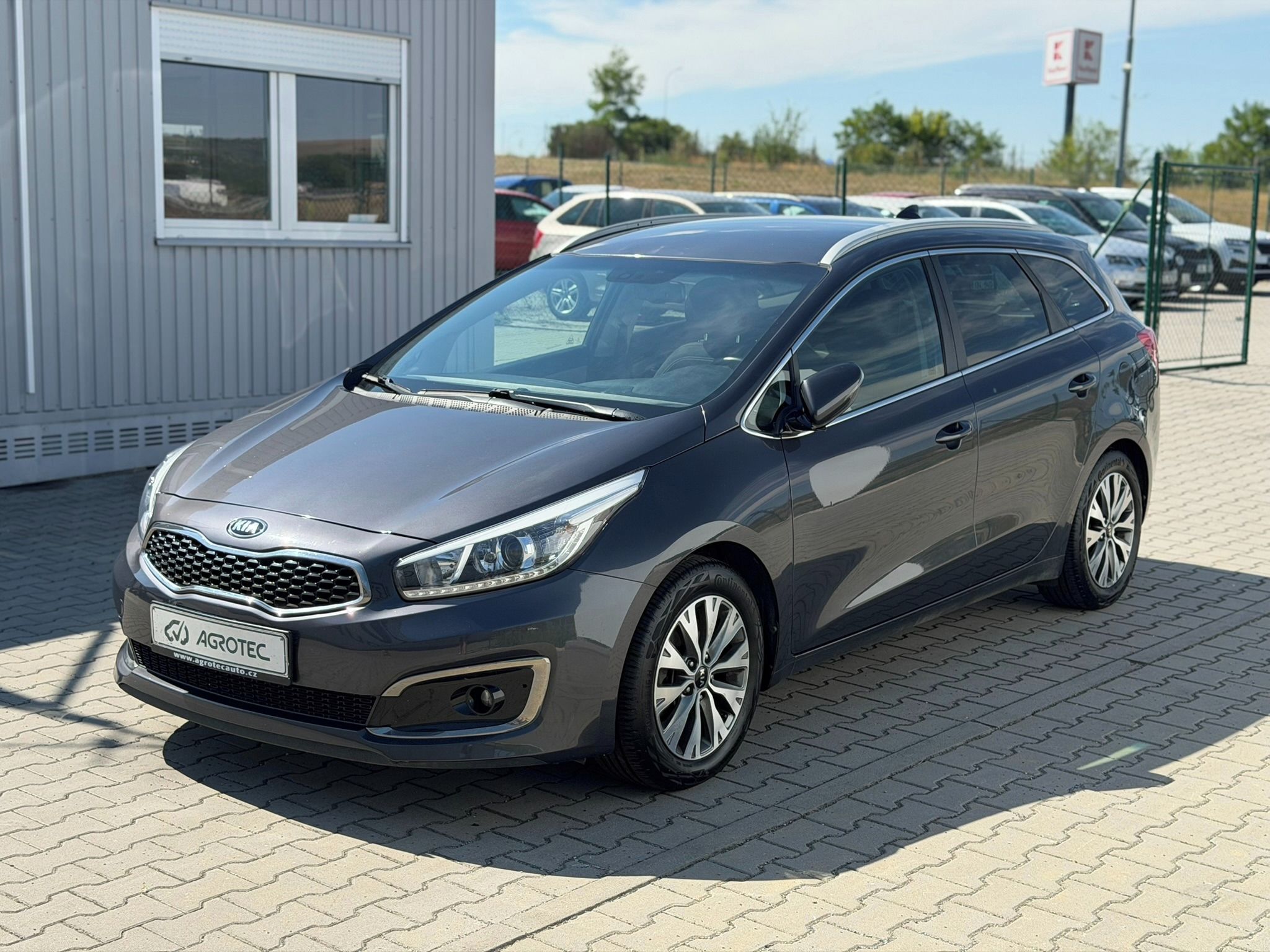 Kia Cee´d, 1.6 GDi 99 kW TOP SW - fotka 3