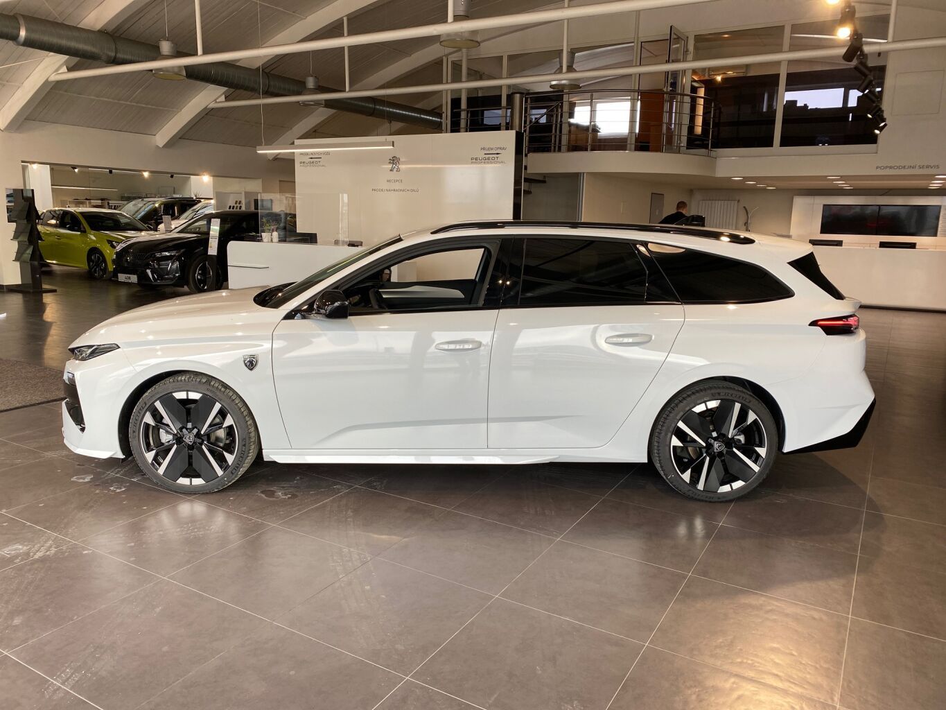 Peugeot 308, SW GT BlueHDi 130 EAT8 - 0952 - fotka 4