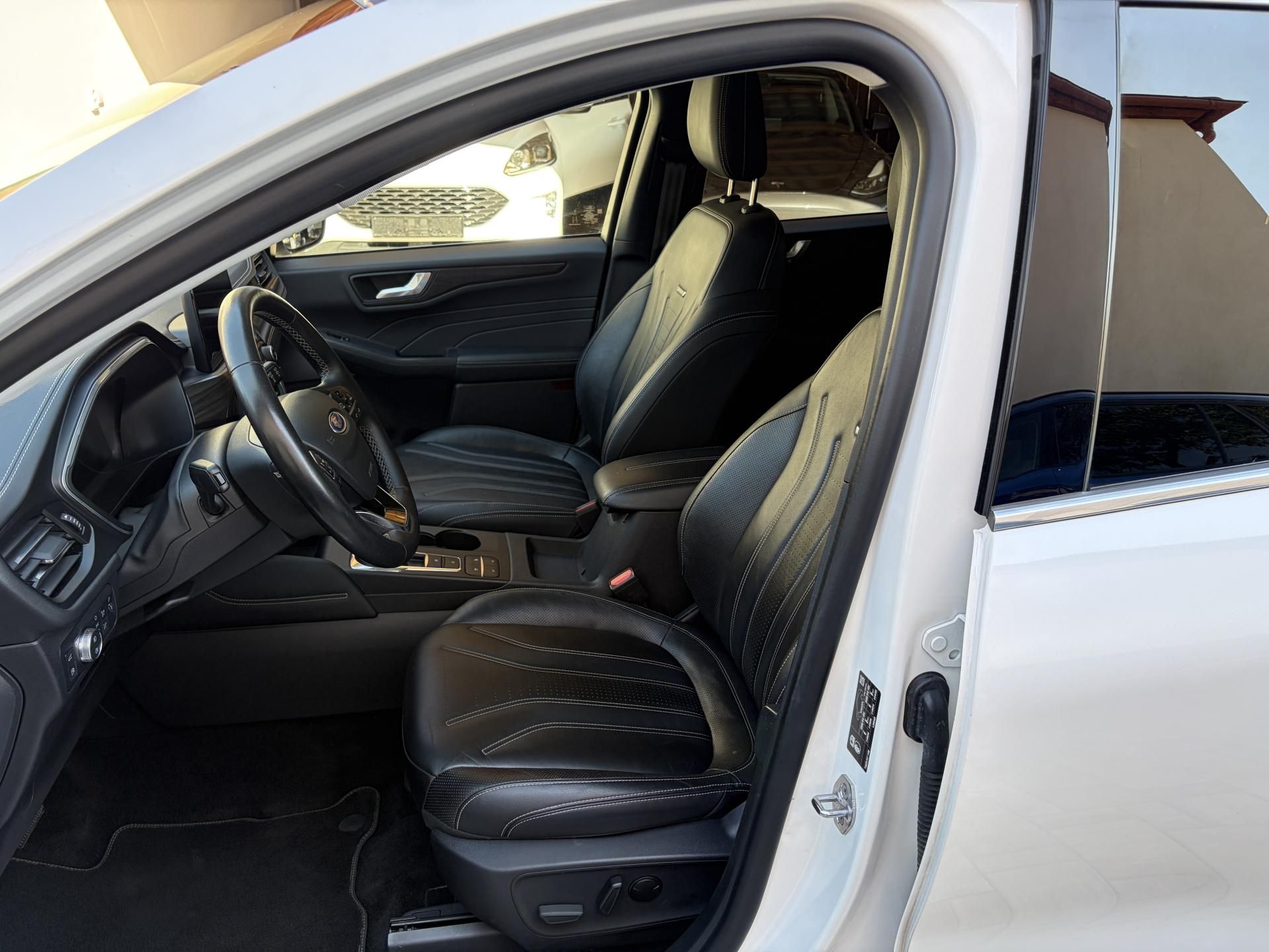 Ford Kuga, Vignale 2.5 PHEV, 10/22 - fotka 6