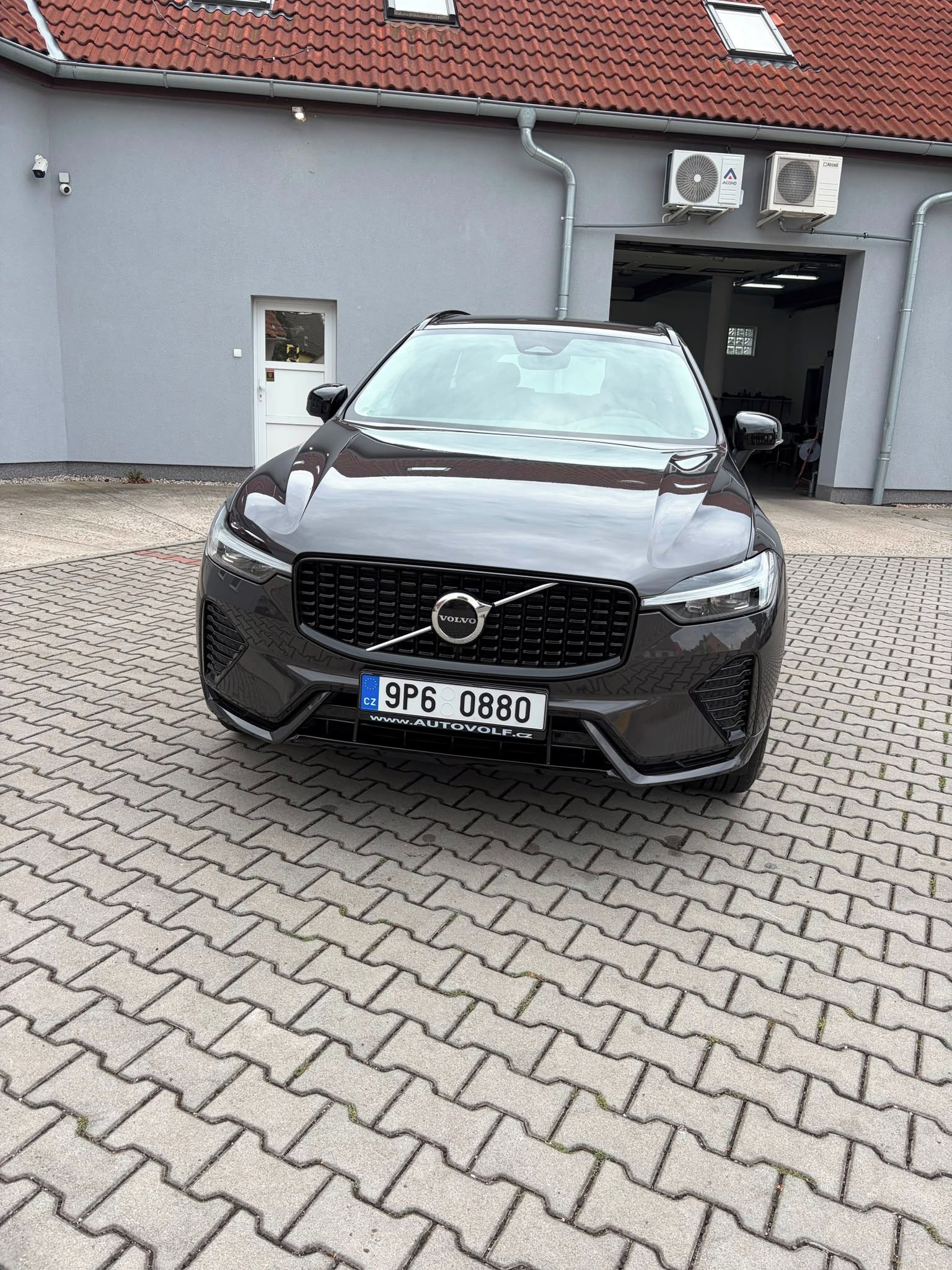 Volvo XC60, B5 Plus Dark AWD 184 kW 2024 - fotka 2