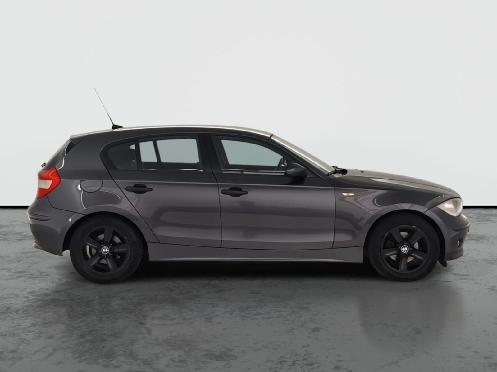 BMW Řada 1, 116i, po STK - fotka 6