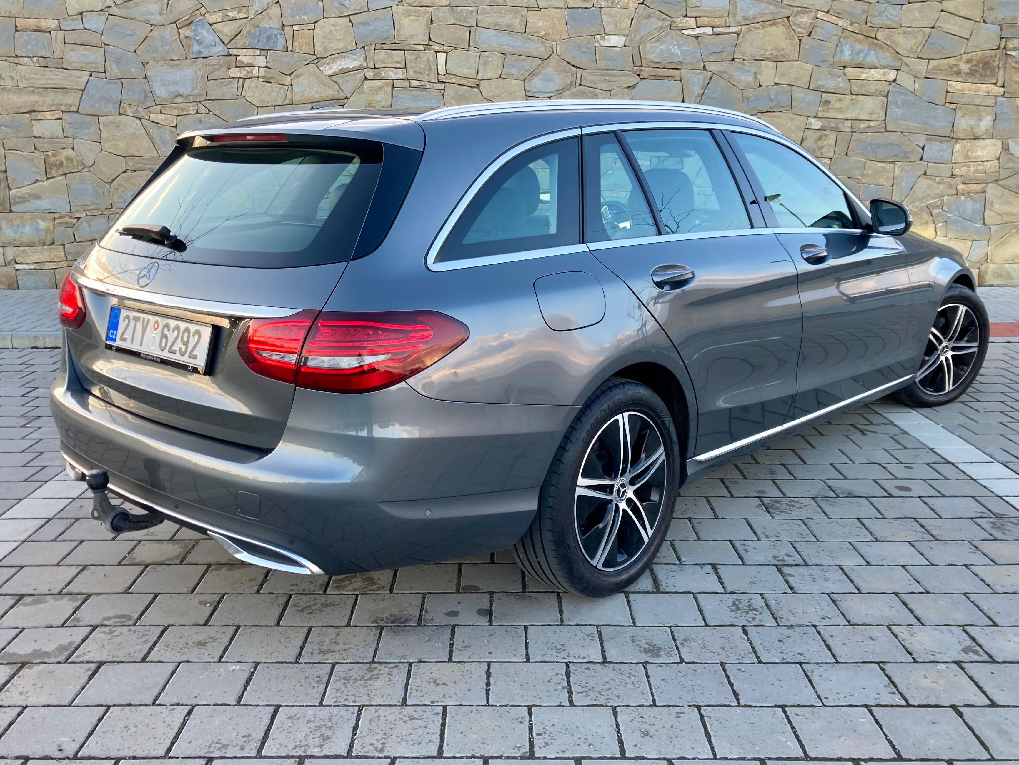 Mercedes-Benz Třídy C, C220d, 143Kw, Burmester, Serv. - fotka 5