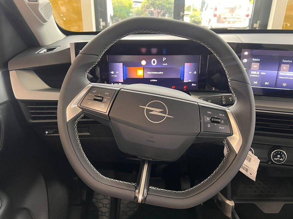 Opel Frontera, Edition Hybrid 1.2 TURBO 110k - fotka 3