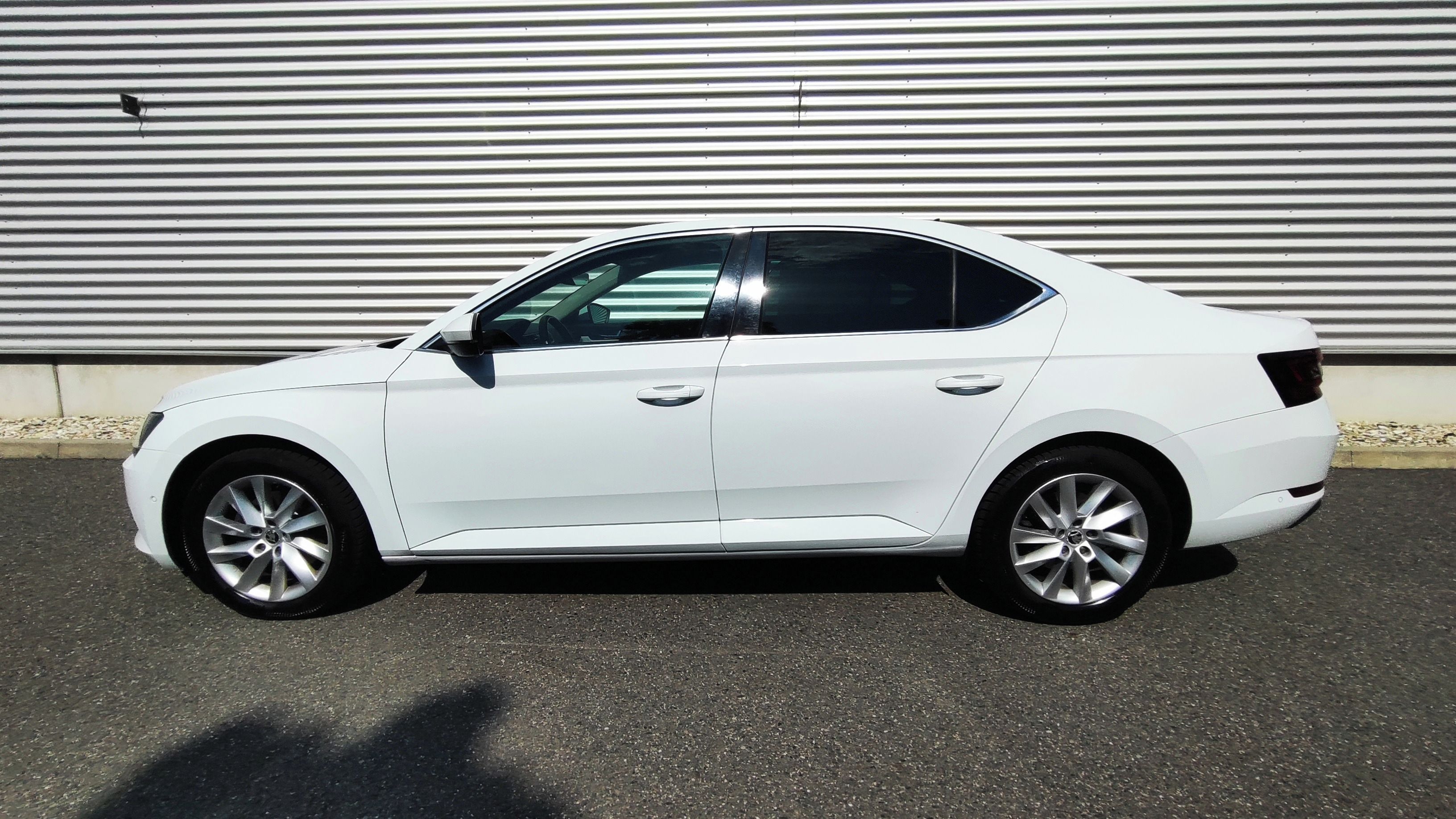 Škoda Superb, 1.6 TDI DSG 88 kW Style   DPH - fotka 2