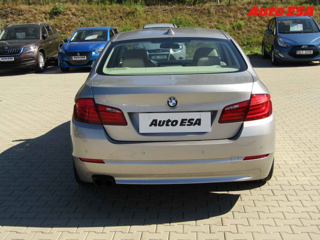 BMW Řada 5, 3.0 i - fotka 5