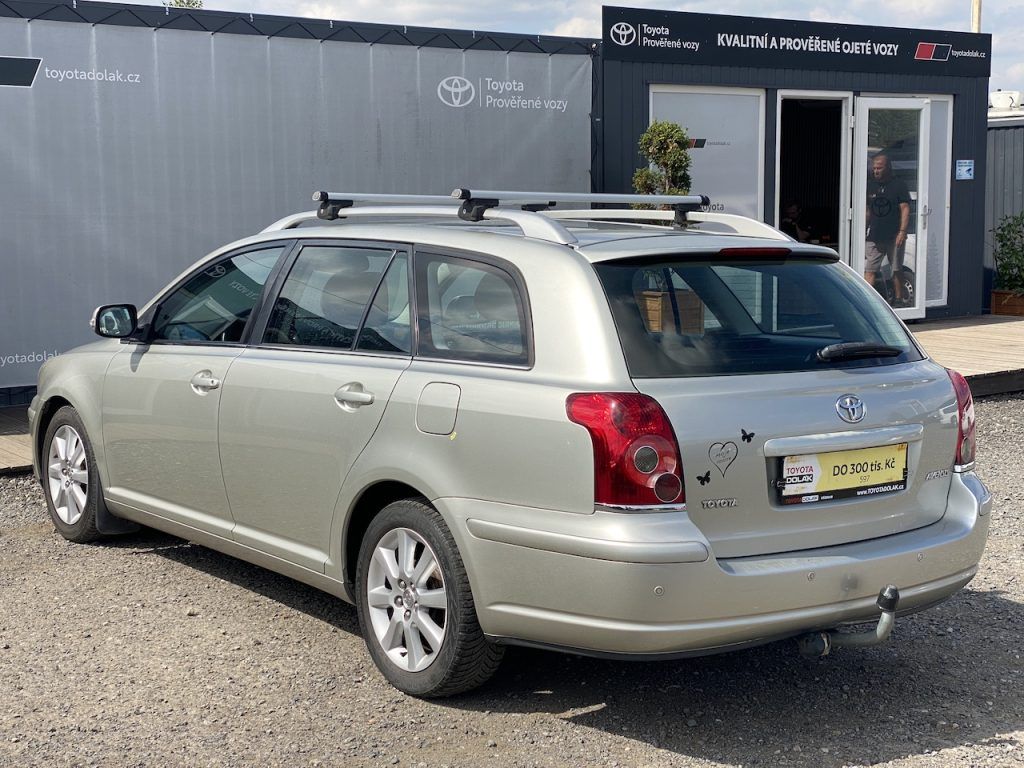 Toyota Avensis, 1.8iLPG, manual,tažné,nová STK - fotka 5