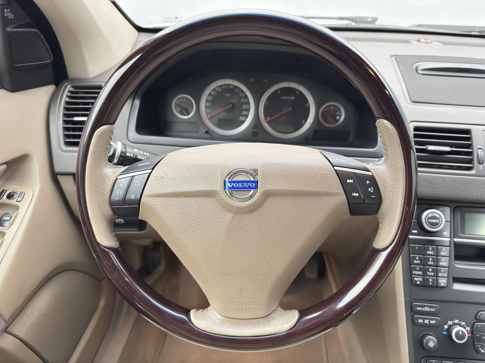 Volvo XC90, D5 AWD EXECUTIVE AUT CZ - fotka 3
