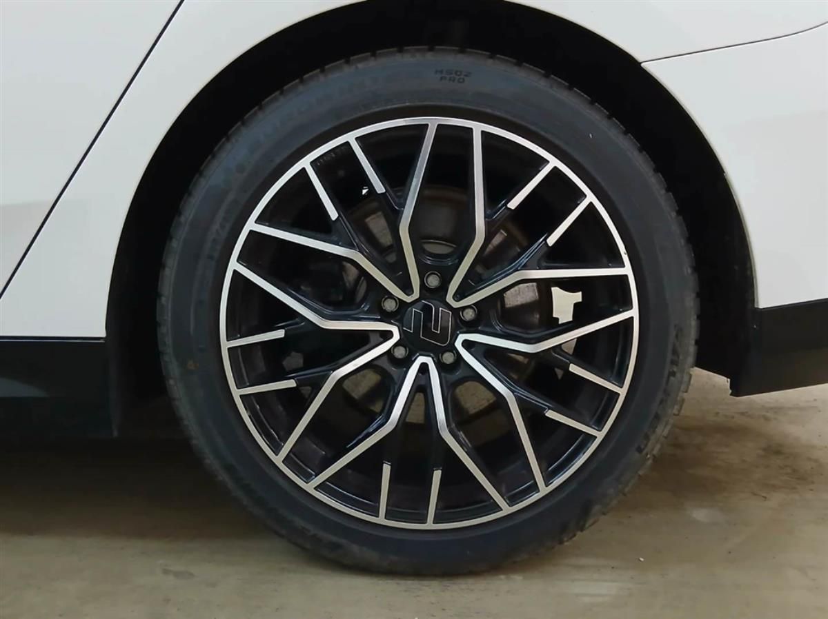 BMW Řada 5, 520d Touring - fotka 4