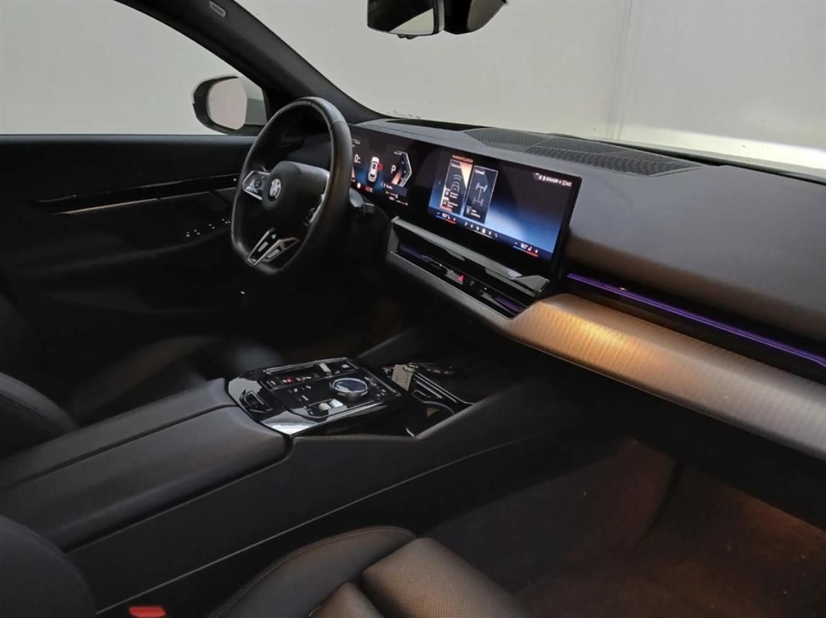 BMW Řada 5, 520d Touring - fotka 6
