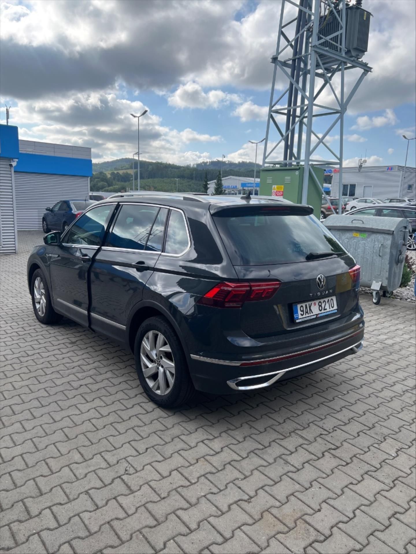 Volkswagen Tiguan, 2,0 TSI 140kW 4MOT DSG DPH Ele - fotka 2