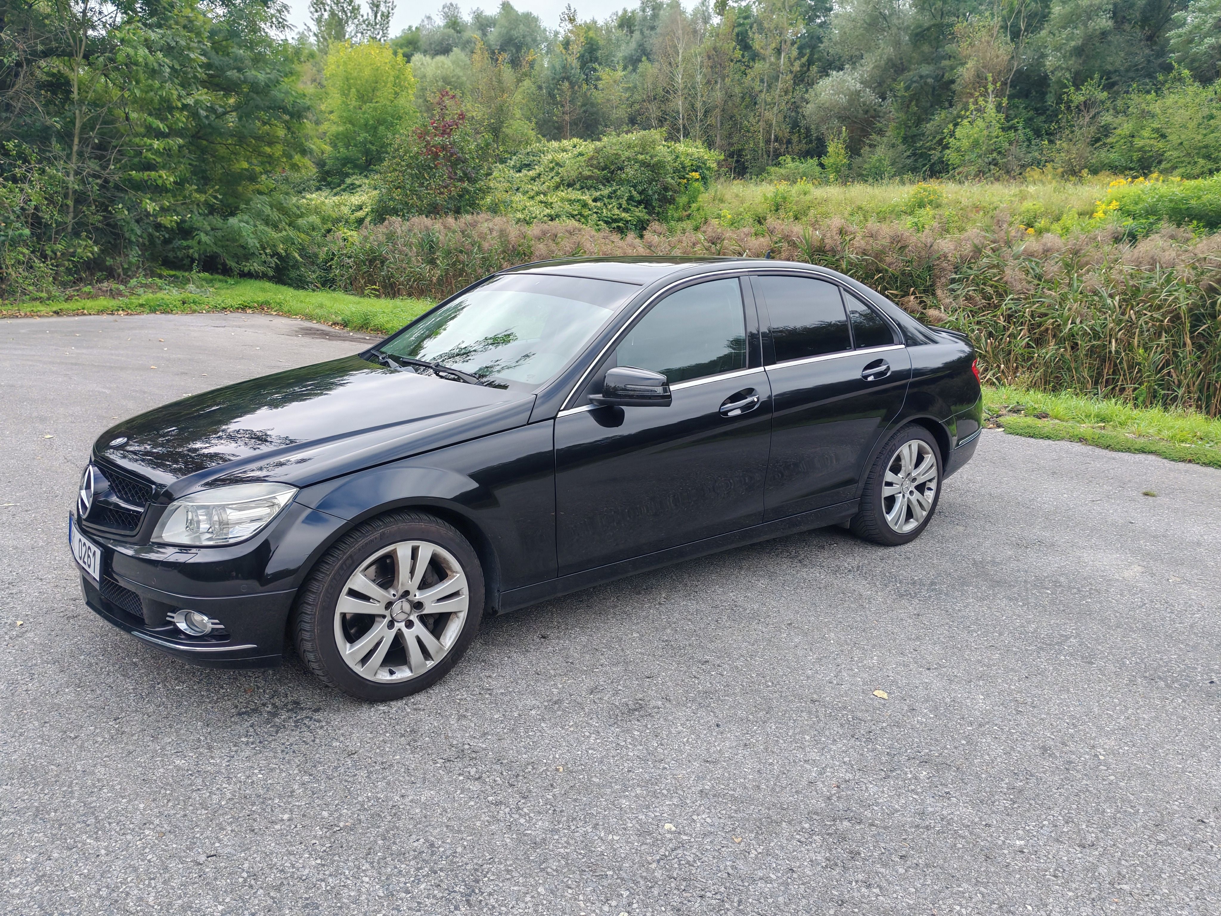 Mercedes-Benz Třídy C, 350 CGI - fotka 2