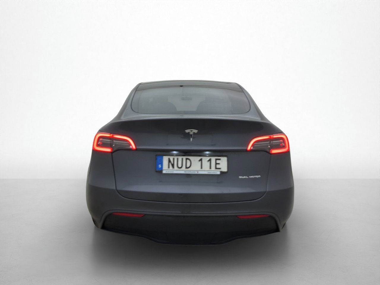 Tesla Model Y, Long Range AWD - fotka 6