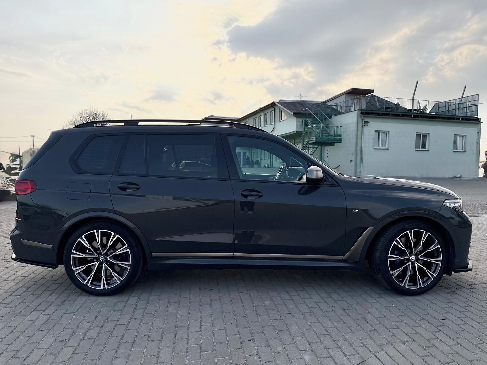 BMW X7 - fotka 6