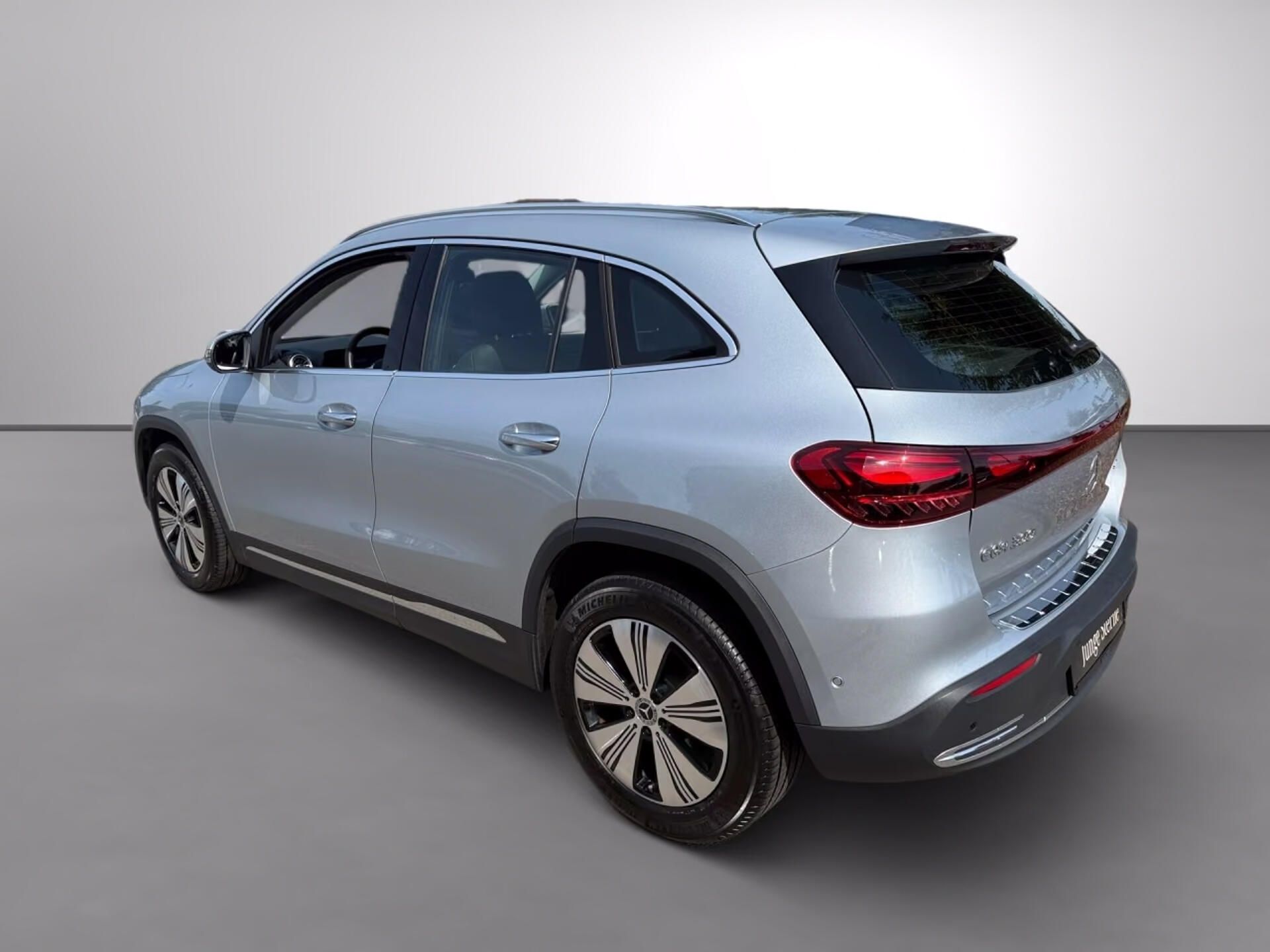 Mercedes-Benz EQA, 300 4M Progressive 360 Keyless - fotka 6