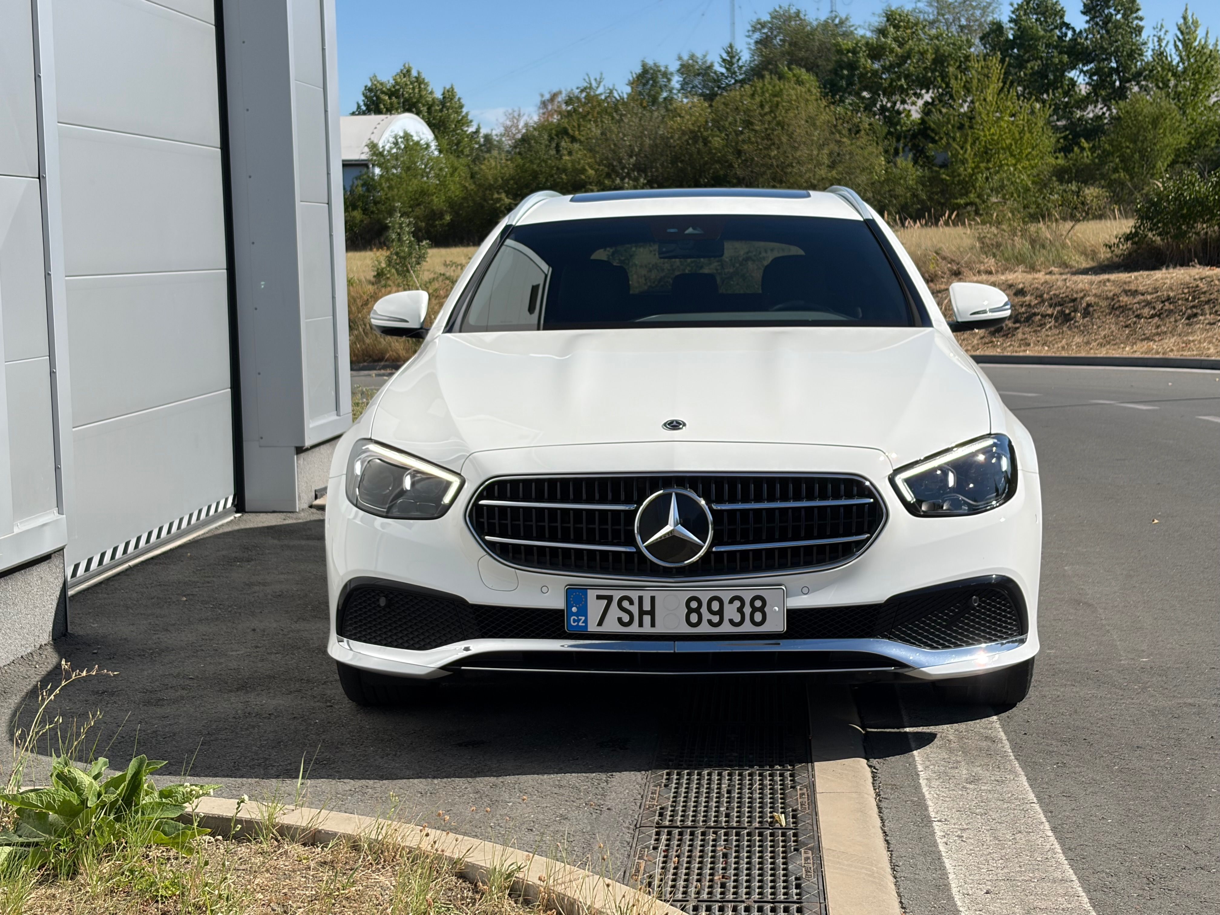 Mercedes-Benz Třídy E, 220d Avantgarde - fotka 2