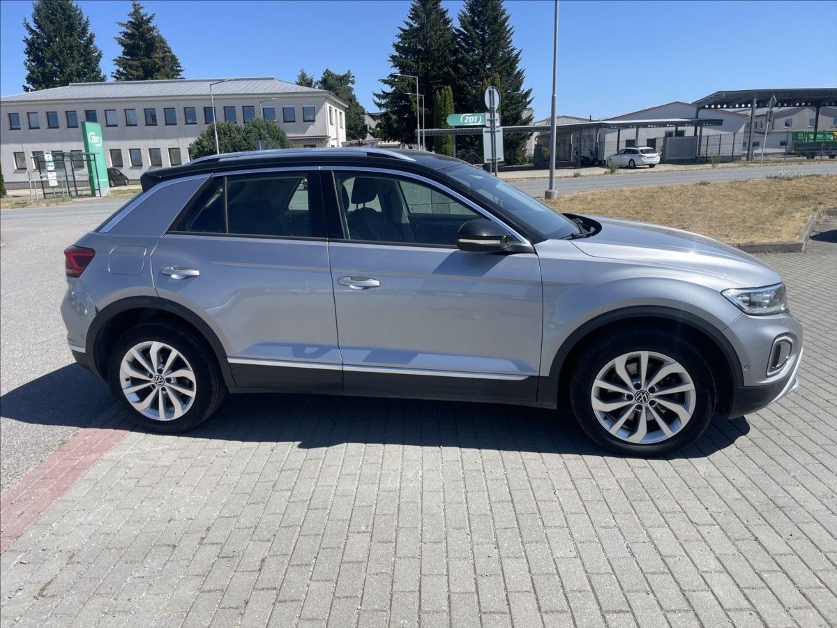 Volkswagen T-Roc, 2,0 TDi 110kw DSG R-Line LED R - fotka 5