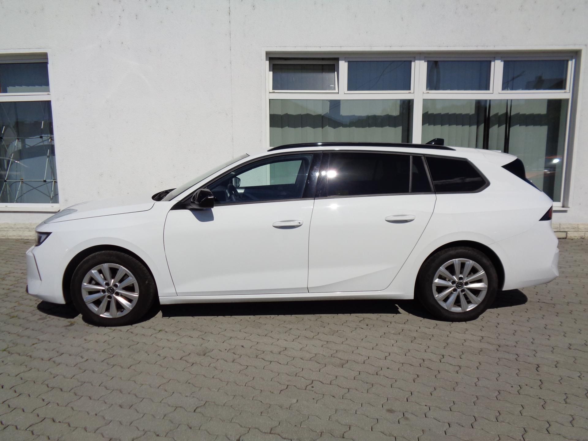 Opel Astra, 1,2T SportsTourer,Edition,Komf - fotka 3