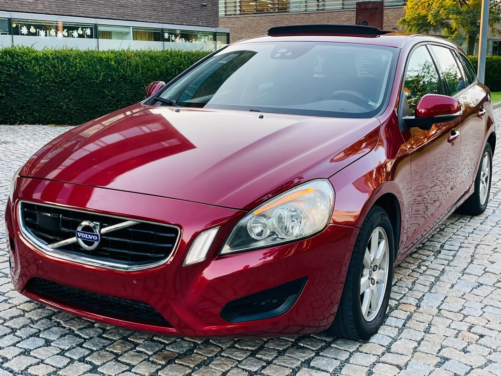 Volvo V60, 2.0D4 5VÁLEC SERVISKA TAŽNÉ - fotka 3