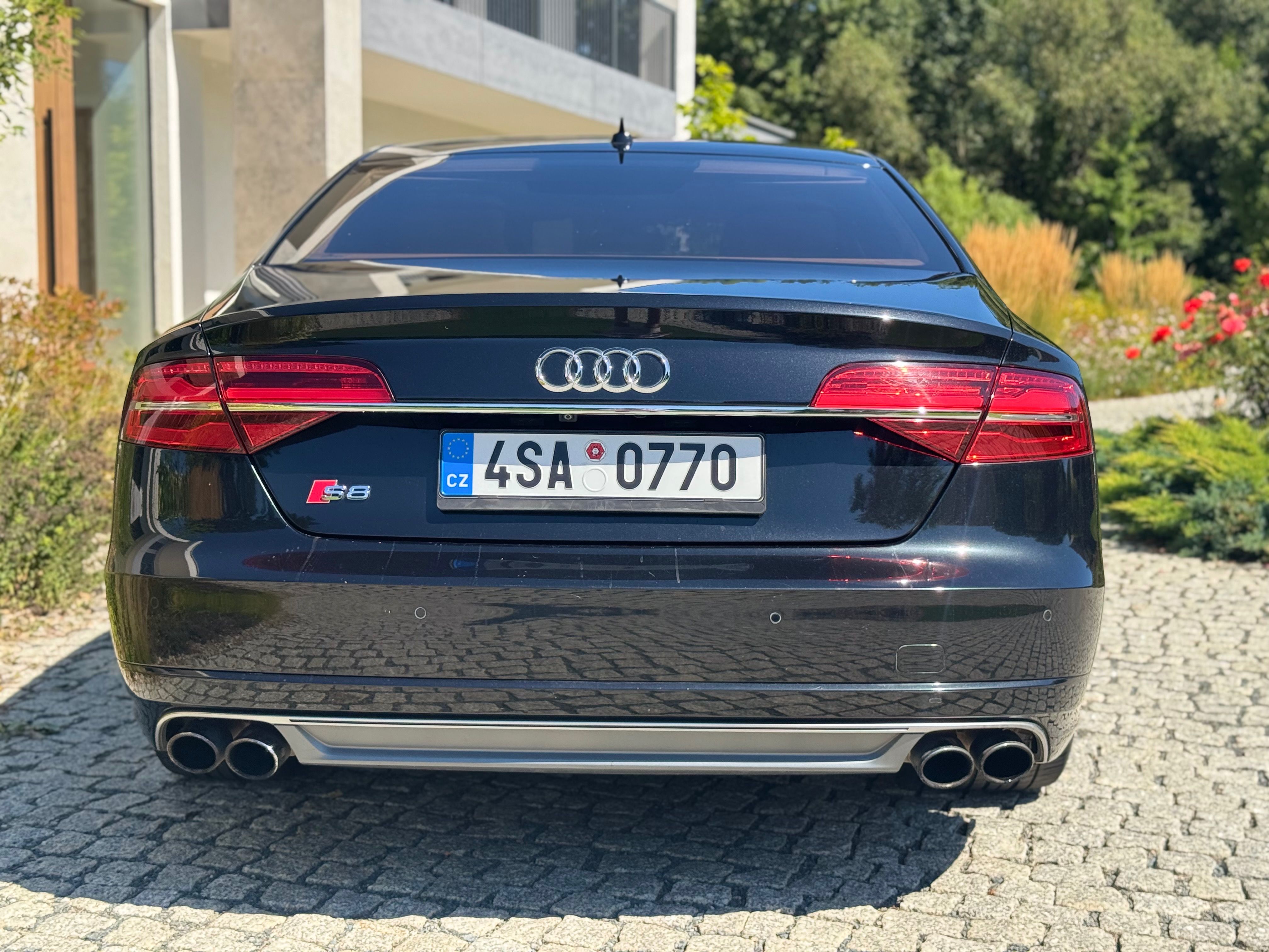 Audi S8 - fotka 5