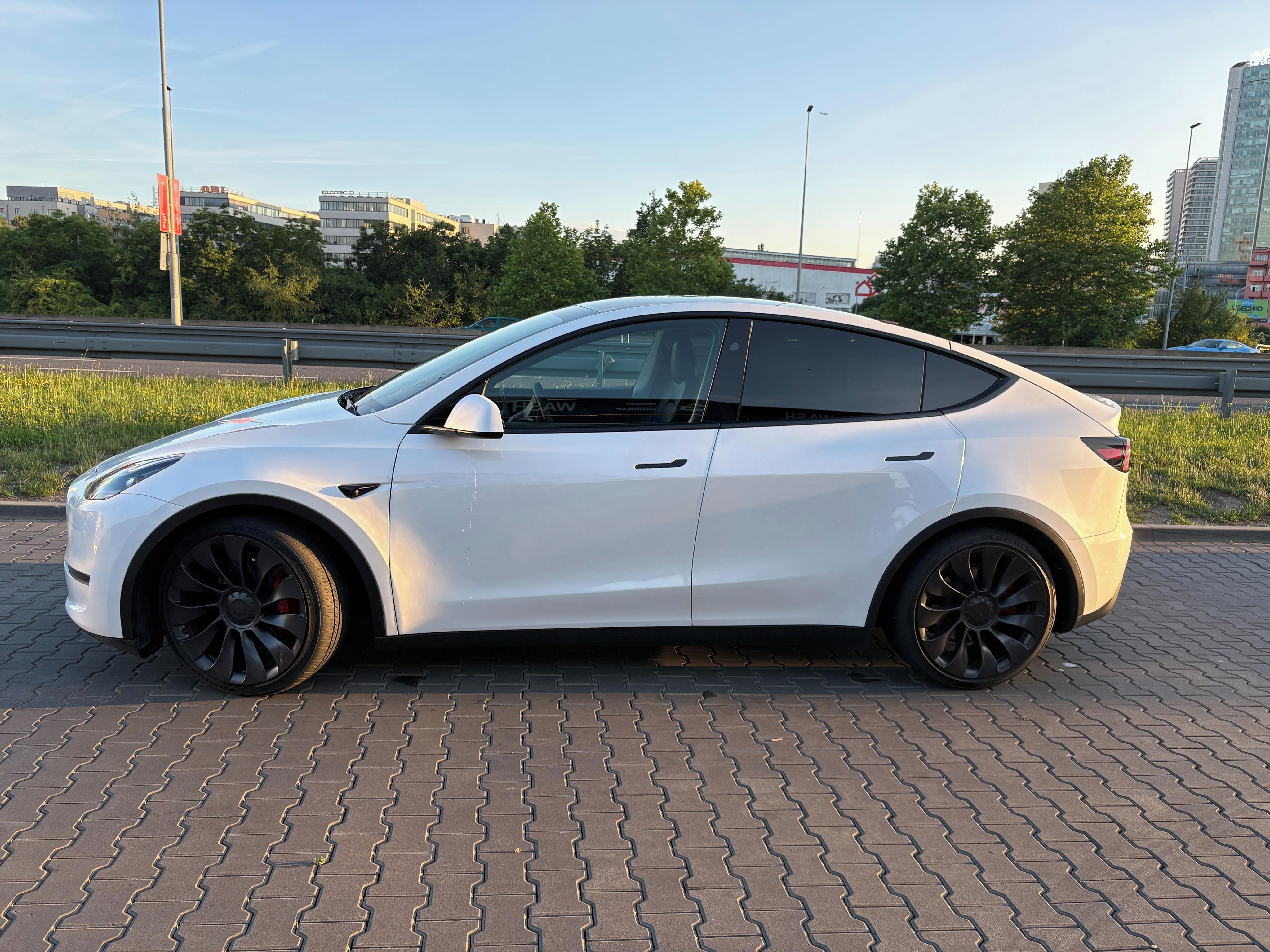 Tesla Model Y, Performance AWD HW4 - fotka 2