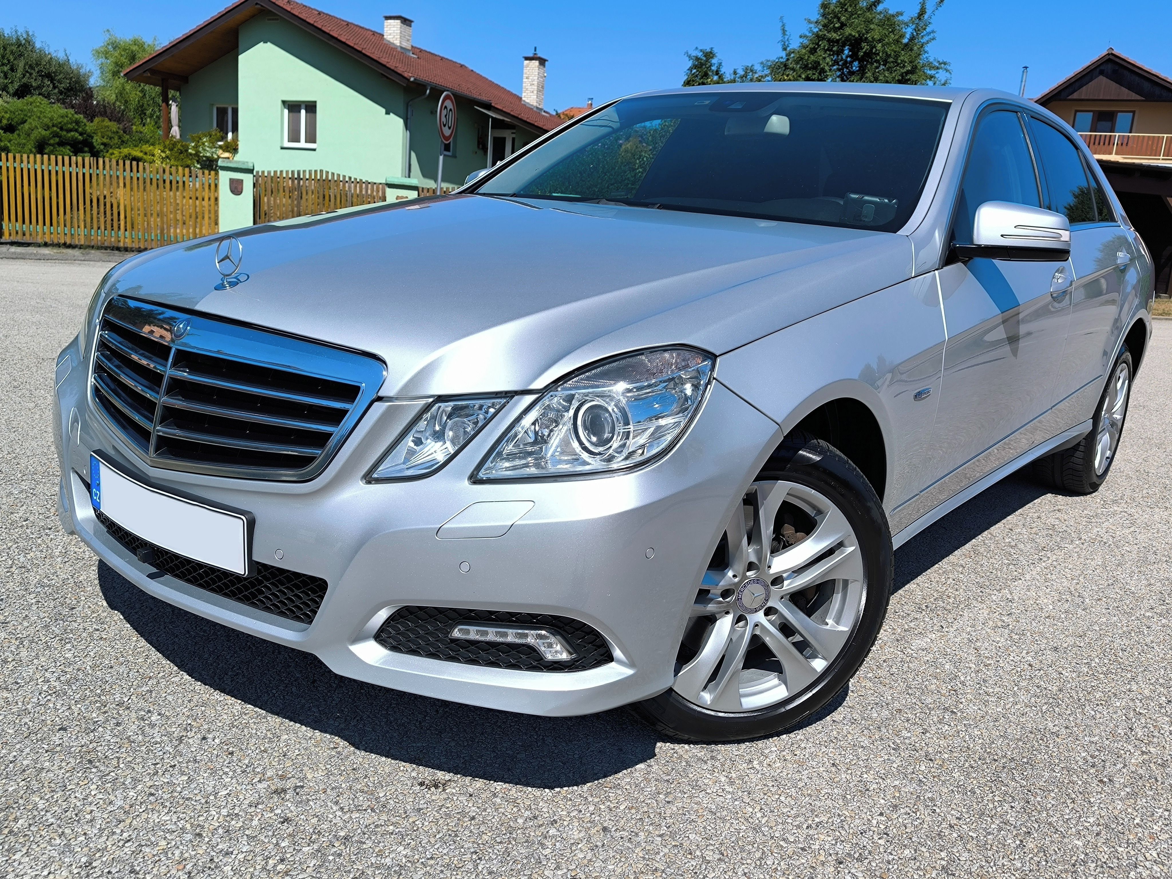 Mercedes-Benz Třídy E, E350 CDI 170kw - PO SERVISU - fotka 2
