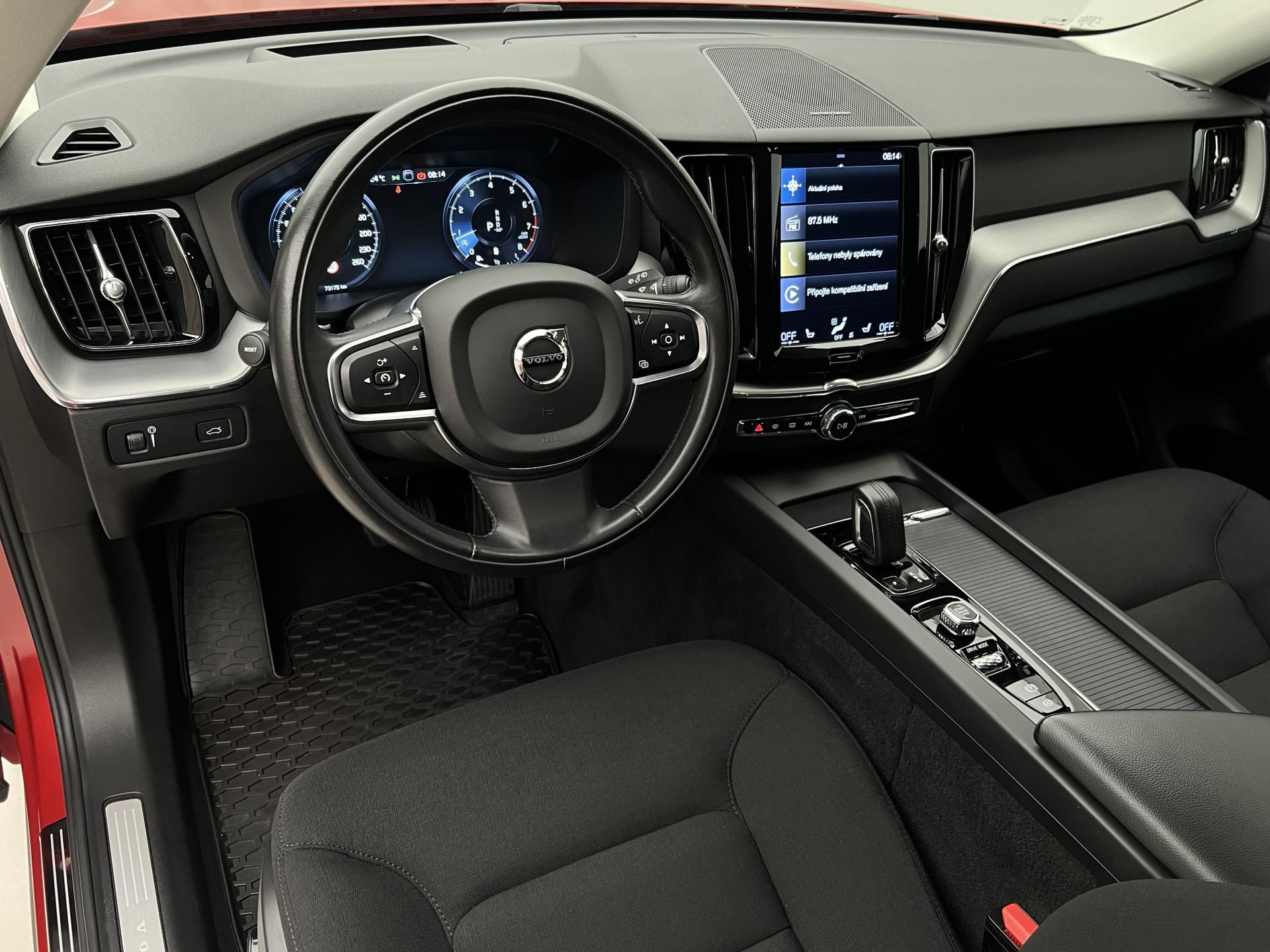 Volvo XC60, B4 MOMENTUM - fotka 4