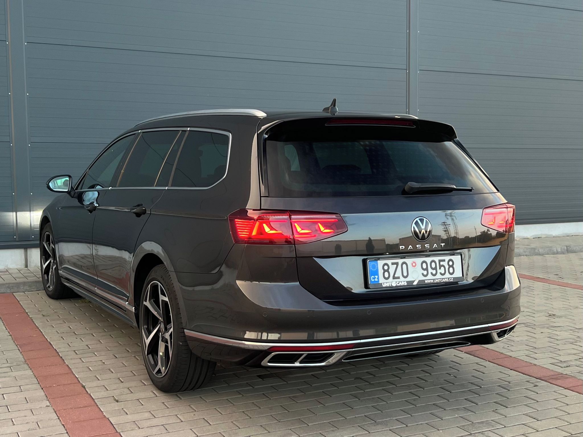 Volkswagen Passat, 2.0 TDI-DSG-R-LINE - fotka 6